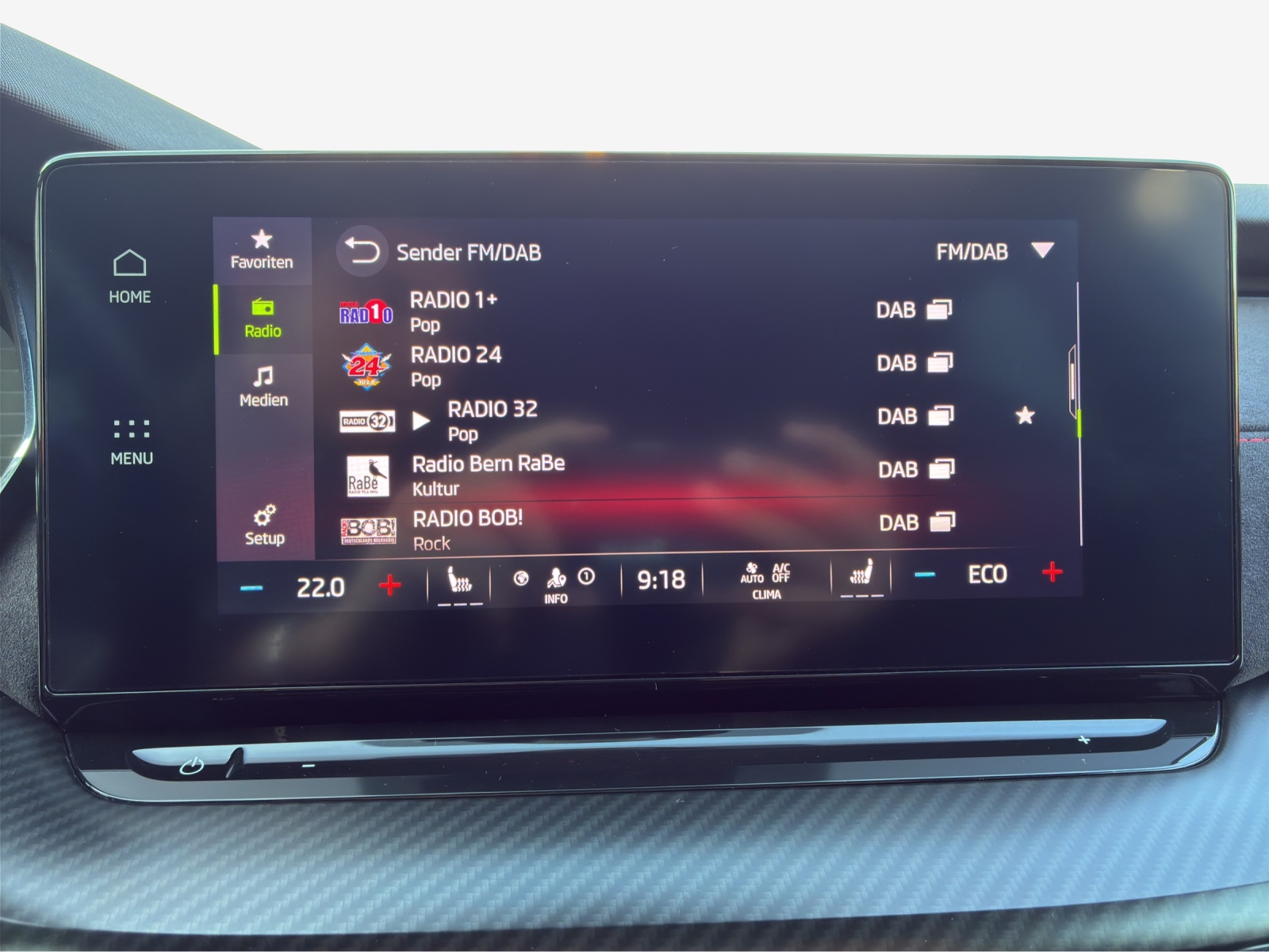 SKODA Octavia Combi 1.4 TSI PHEV DSG RS-image-15