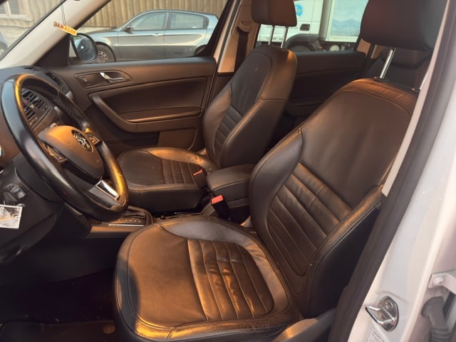 SKODA Yeti 1.8 TSI Active 4x4 DSG-image-12