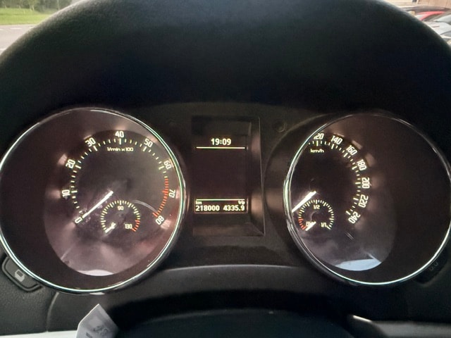 SKODA Yeti 1.8 TSI Active 4x4 DSG-image-15