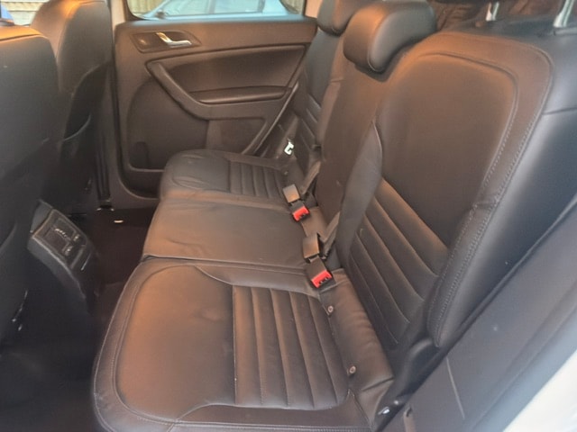 SKODA Yeti 1.8 TSI Active 4x4 DSG-image-11