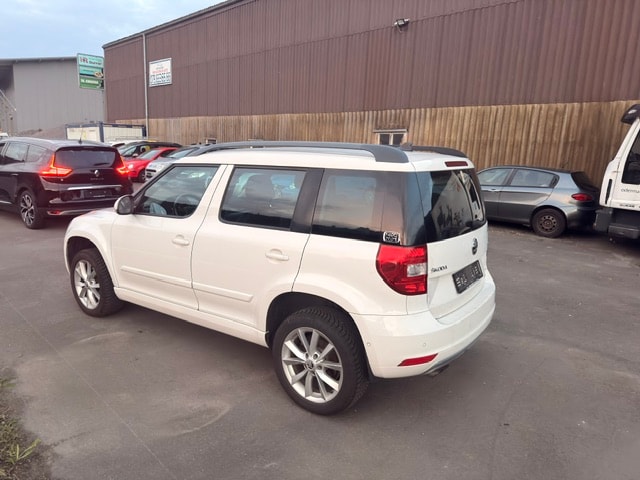 SKODA Yeti 1.8 TSI Active 4x4 DSG-image-4