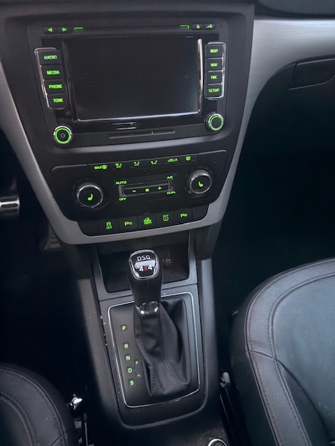 SKODA Yeti 1.8 TSI Active 4x4 DSG-image-14