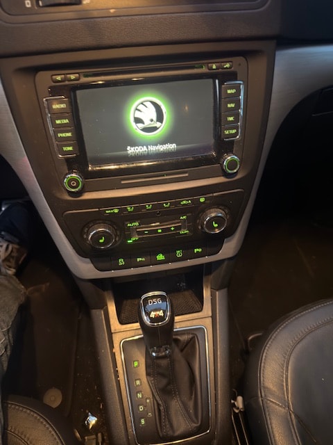 SKODA Yeti 1.8 TSI Active 4x4 DSG-image-13
