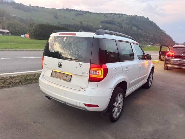 SKODA Yeti 1.8 TSI Active 4x4 DSG-image-10