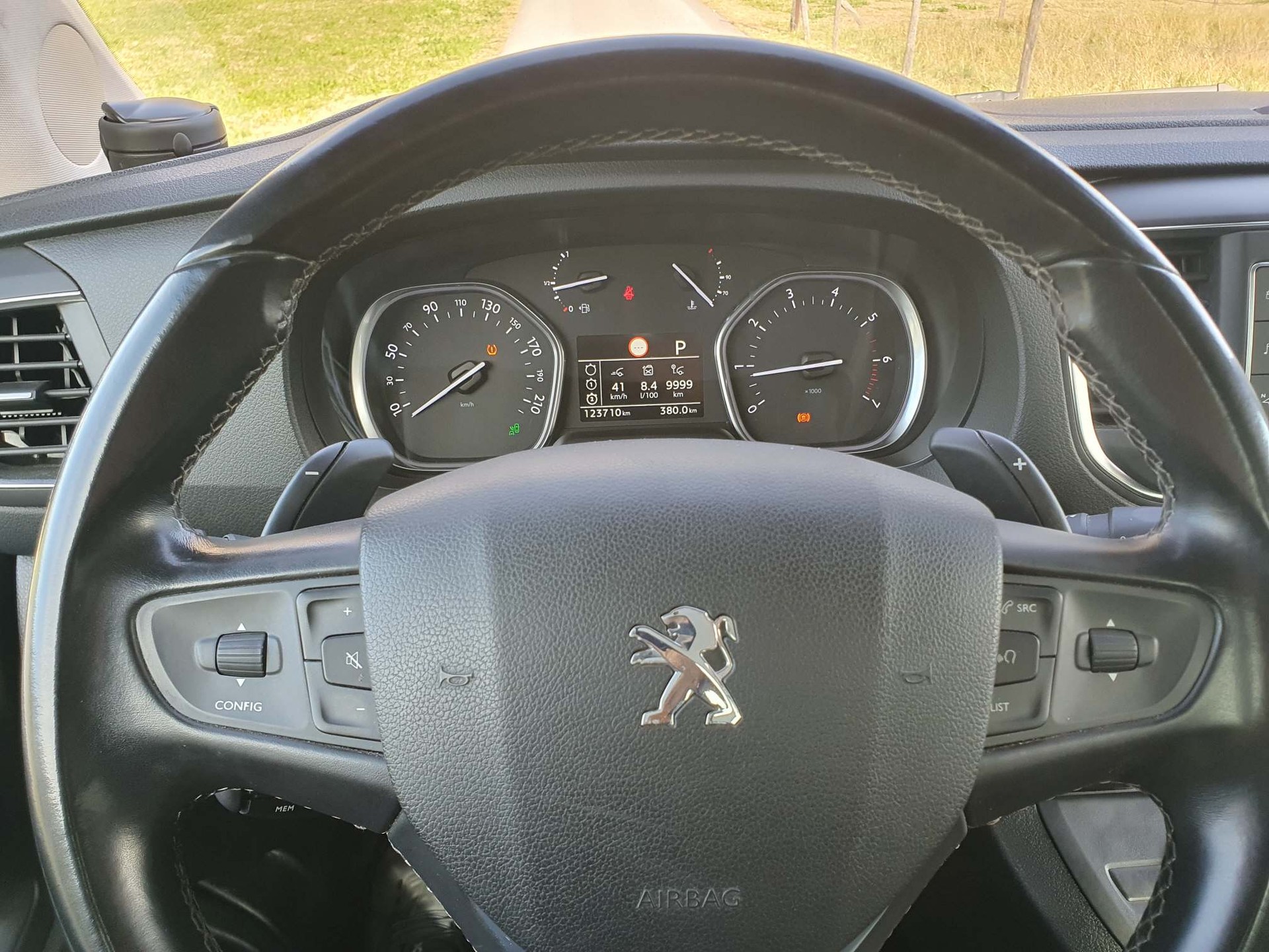 PEUGEOT Traveller Standard 2.0 BlueHDi 180 Allure S/S-image-14