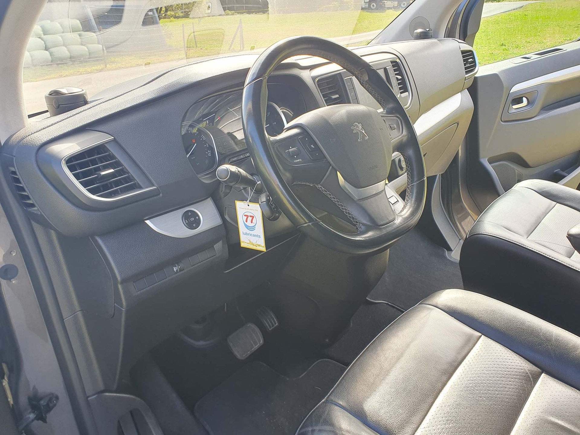 PEUGEOT Traveller Standard 2.0 BlueHDi 180 Allure S/S-image-9