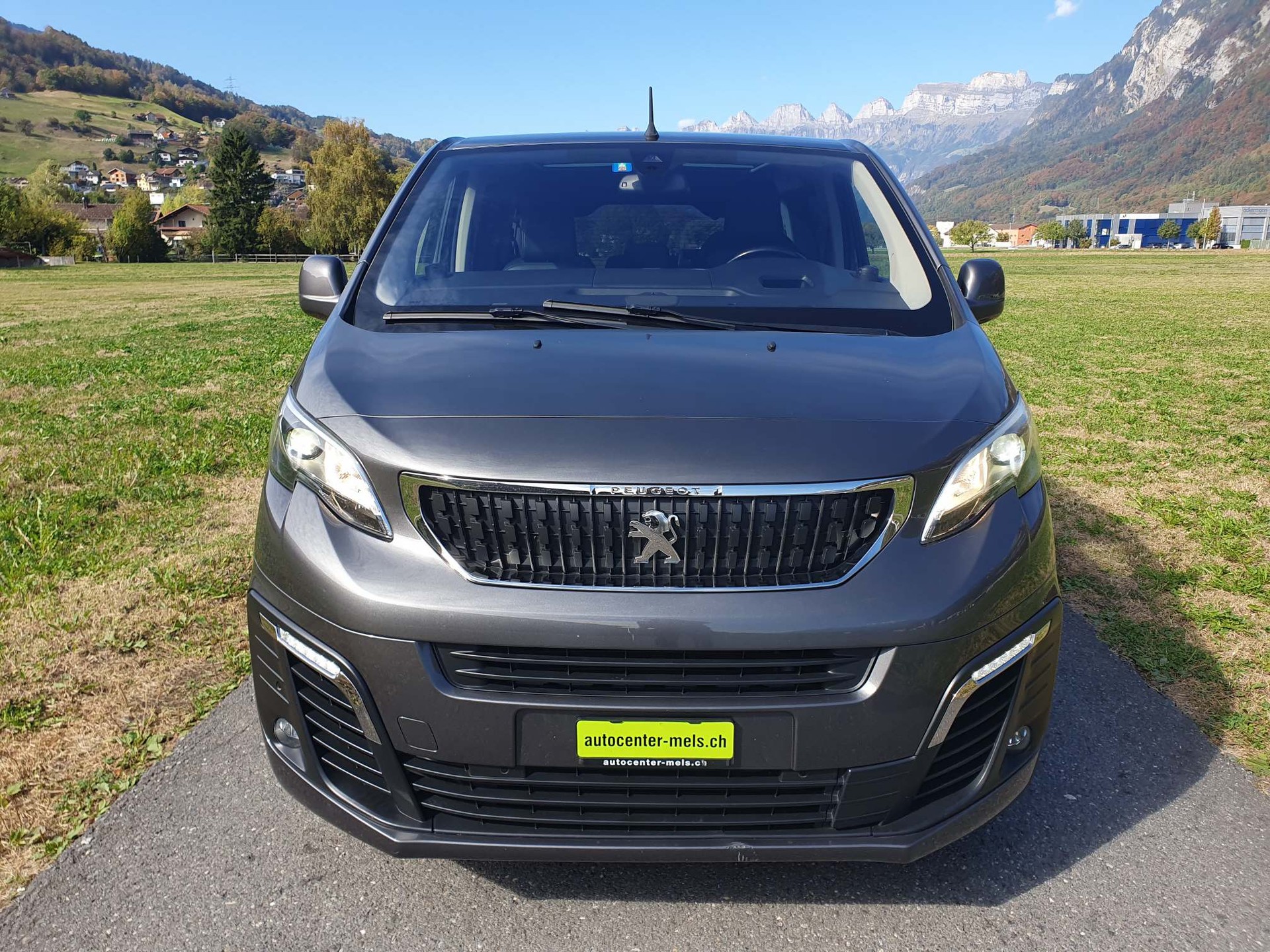 PEUGEOT Traveller Standard 2.0 BlueHDi 180 Allure S/S-image-2