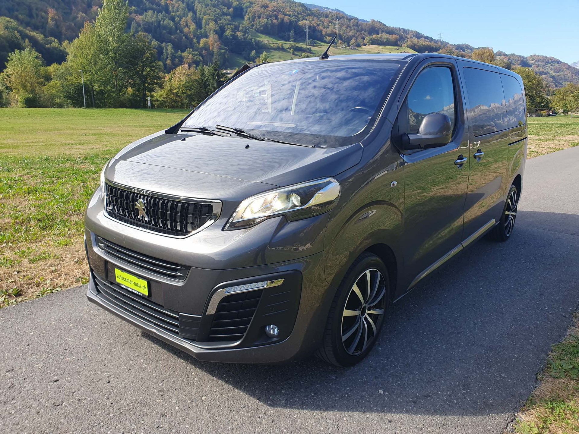 PEUGEOT Traveller Standard 2.0 BlueHDi 180 Allure S/S-image-3