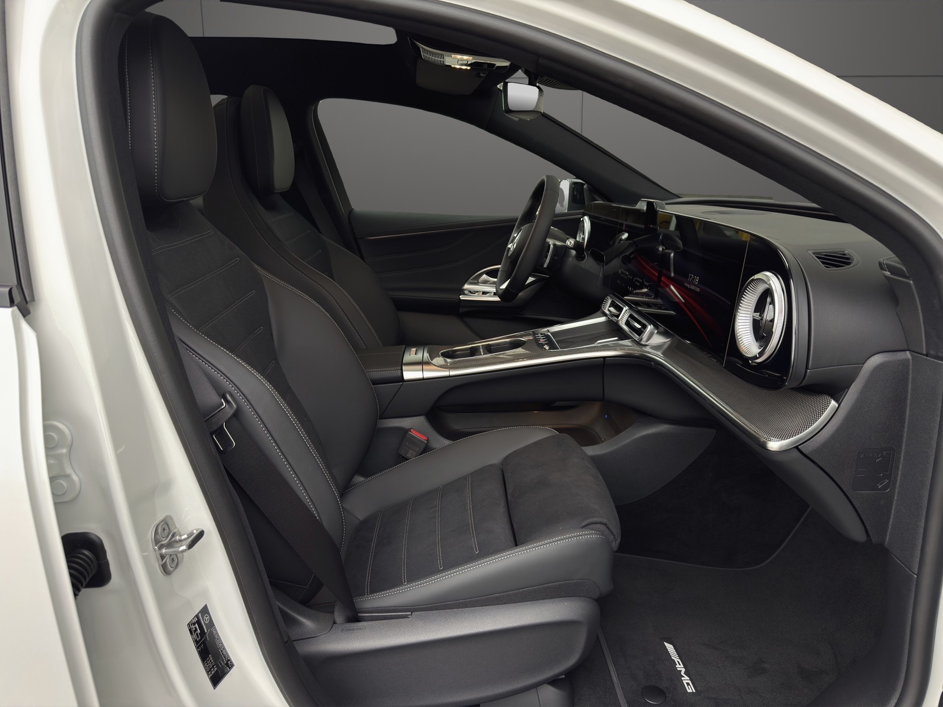 MERCEDES-BENZ C 400 94 kWh 4Matic AMG Line-image-10