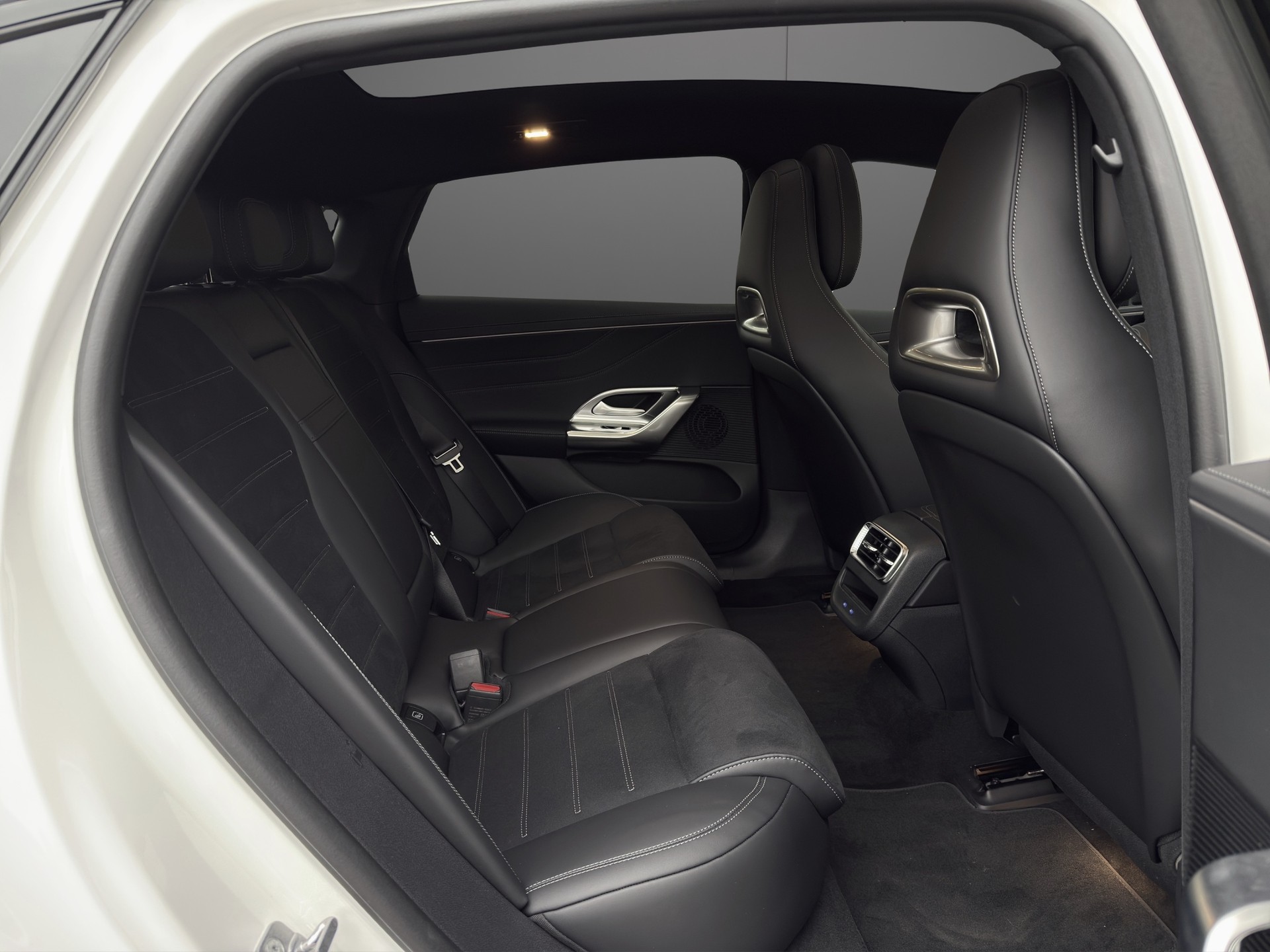 MERCEDES-BENZ C 400 94 kWh 4Matic AMG Line-image-9