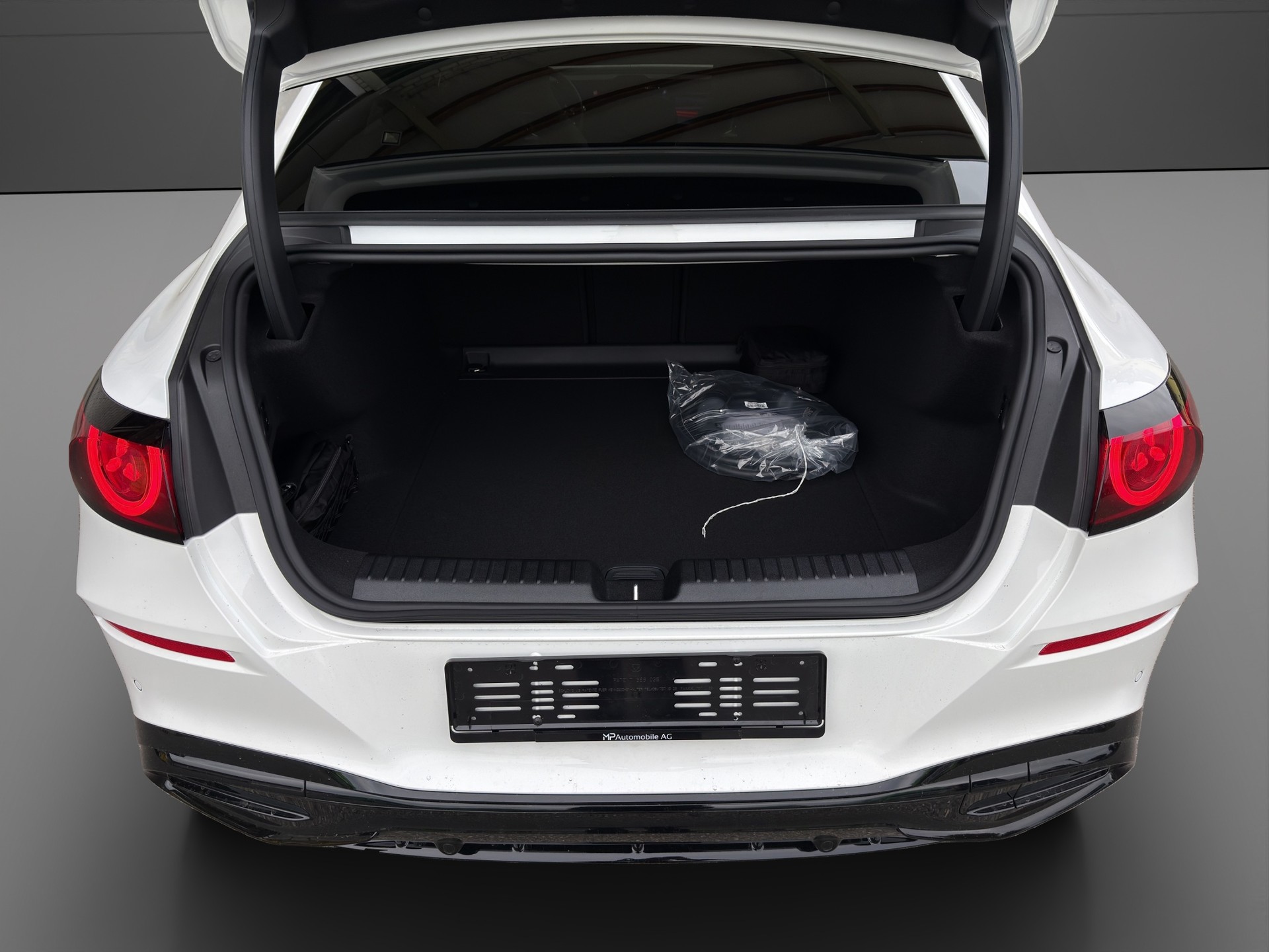 MERCEDES-BENZ C 400 94 kWh 4Matic AMG Line-image-3