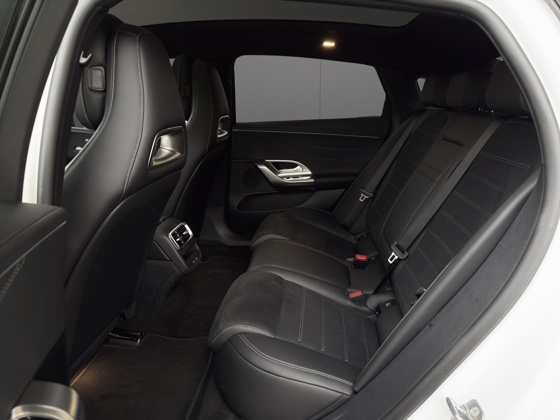 MERCEDES-BENZ C 400 94 kWh 4Matic AMG Line-image-8