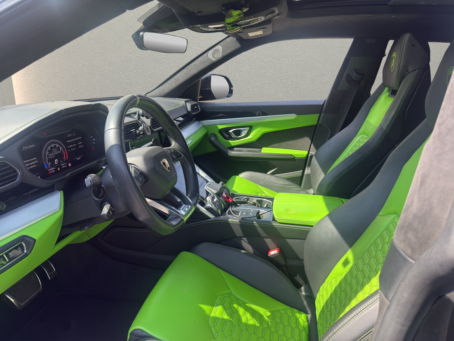 LAMBORGHINI Urus E-Gear-image-7