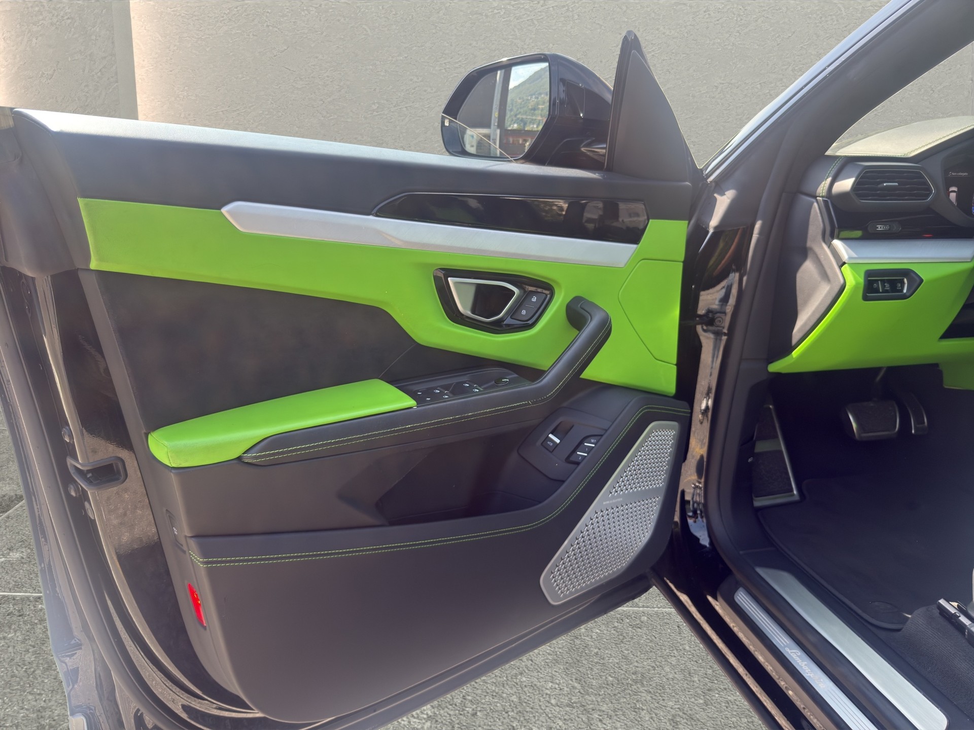 LAMBORGHINI Urus E-Gear-image-9