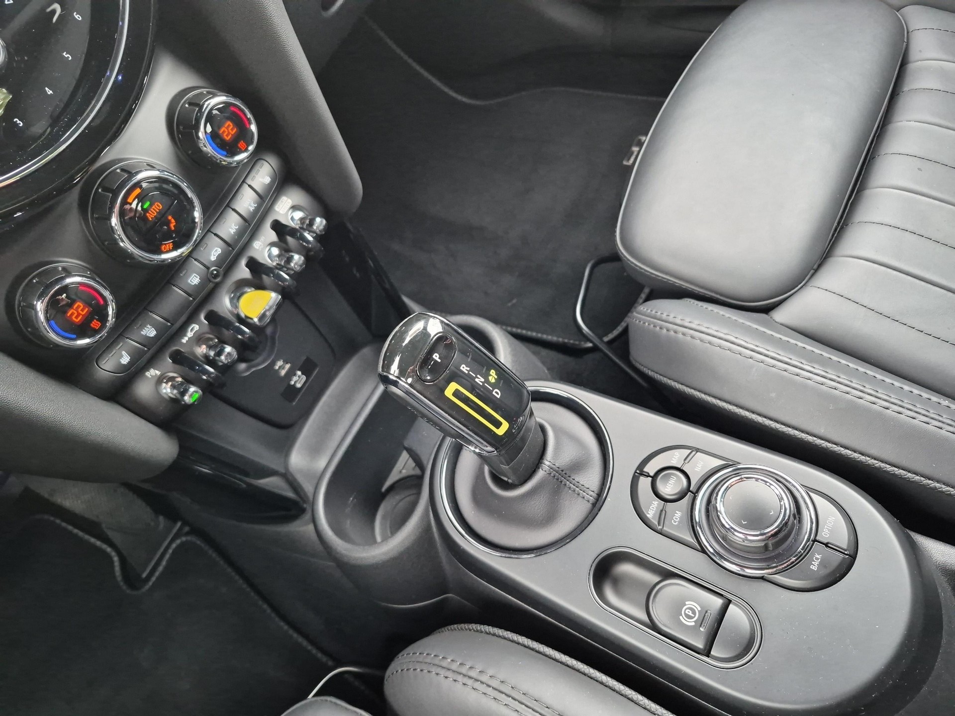 MINI F56 Cooper SE-image-15