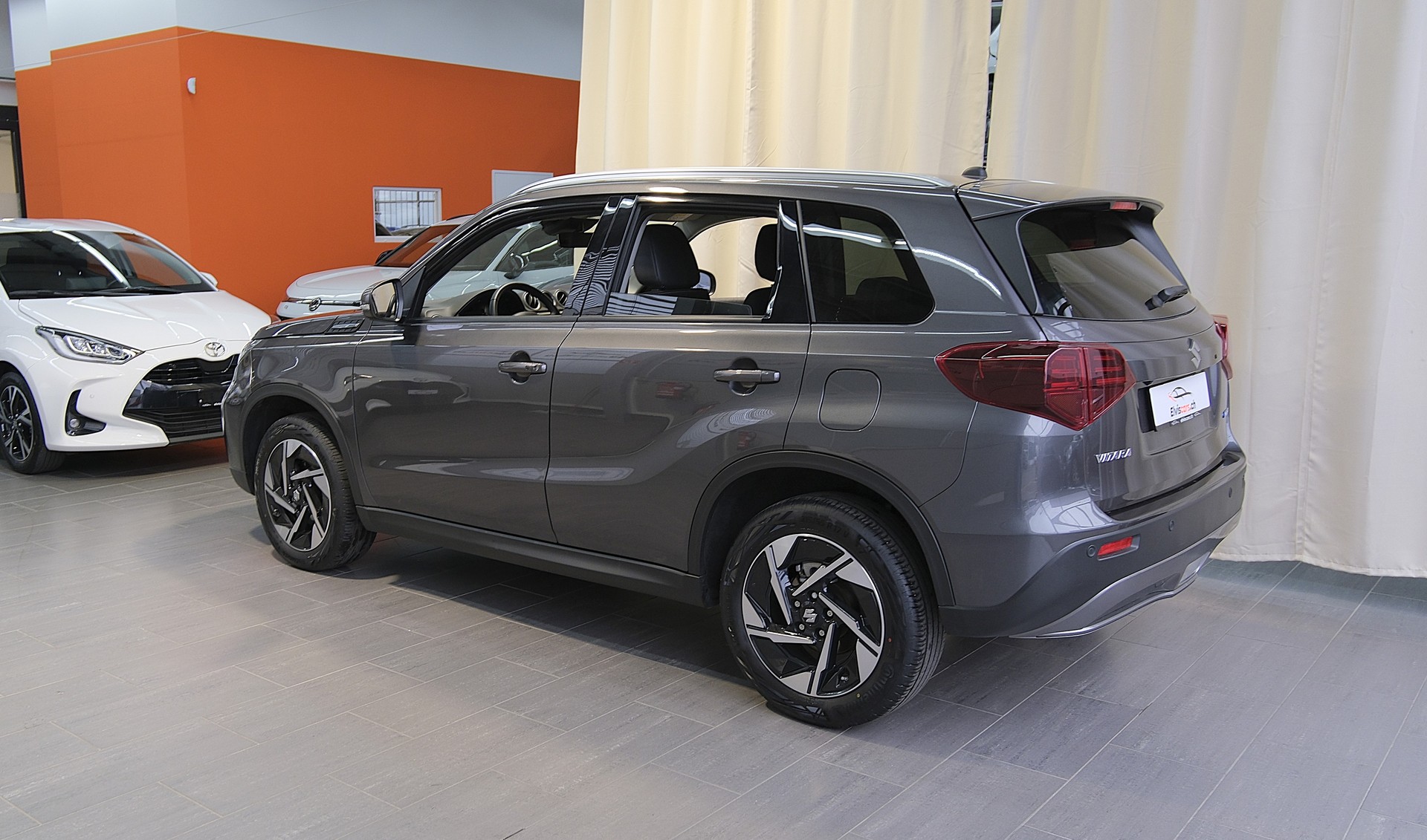SUZUKI Vitara 1.4 Boosterjet Compact Top 4x4 Hybrid Automatic-image-9