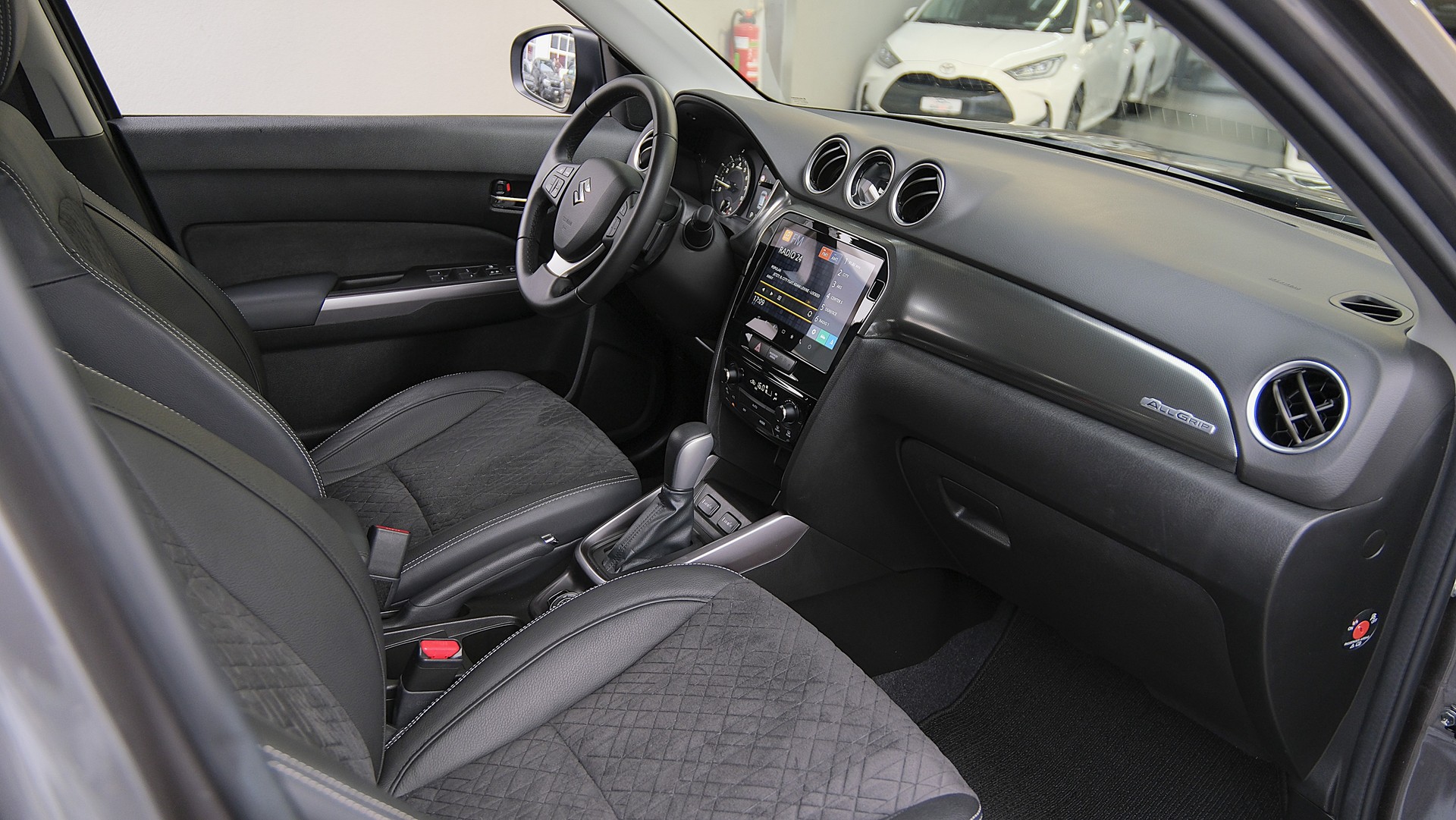 SUZUKI Vitara 1.4 Boosterjet Compact Top 4x4 Hybrid Automatic-image-12