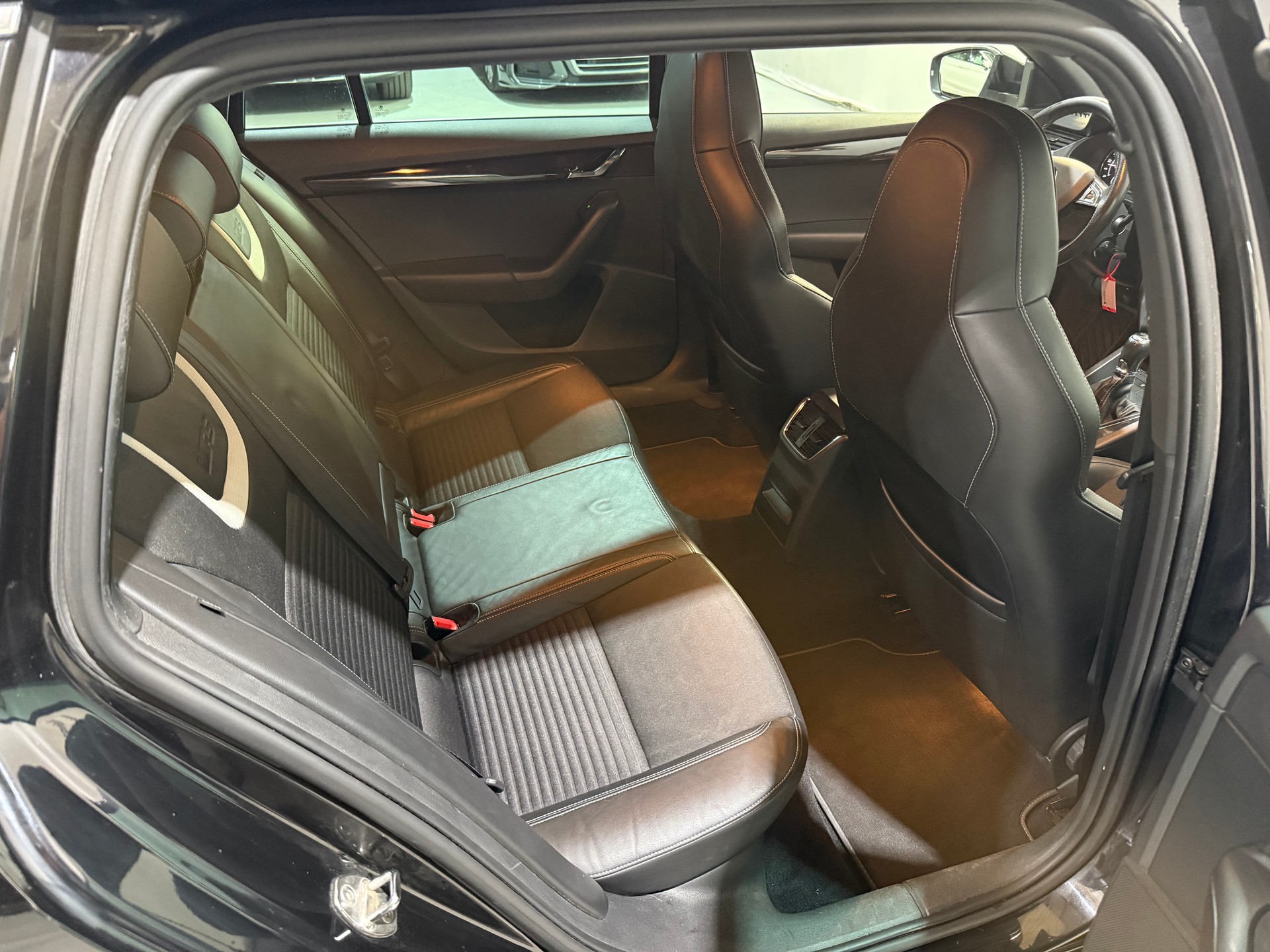 SKODA Octavia Combi 2.0 TDI RS DSG-image-14