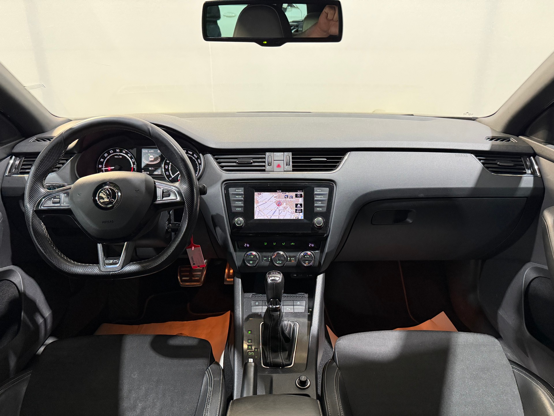 SKODA Octavia Combi 2.0 TDI RS DSG-image-10