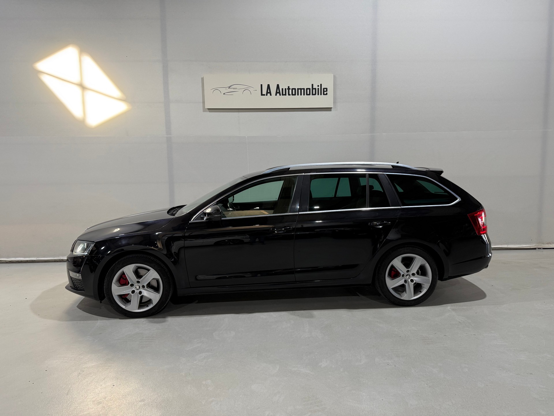 SKODA Octavia Combi 2.0 TDI RS DSG-image-2