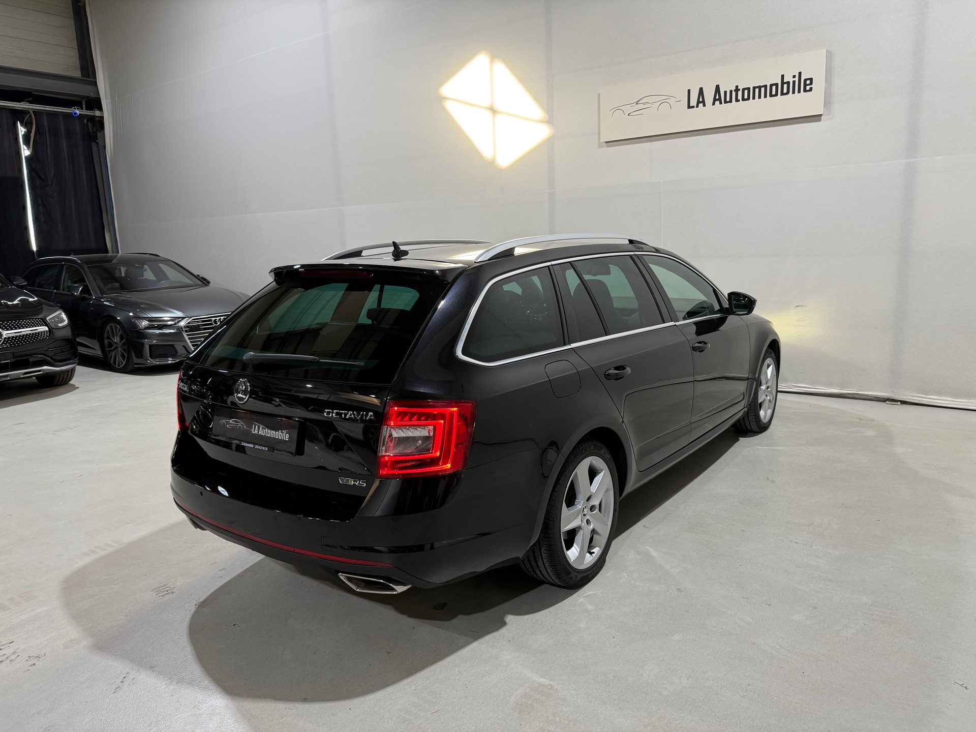 SKODA Octavia Combi 2.0 TDI RS DSG-image-8