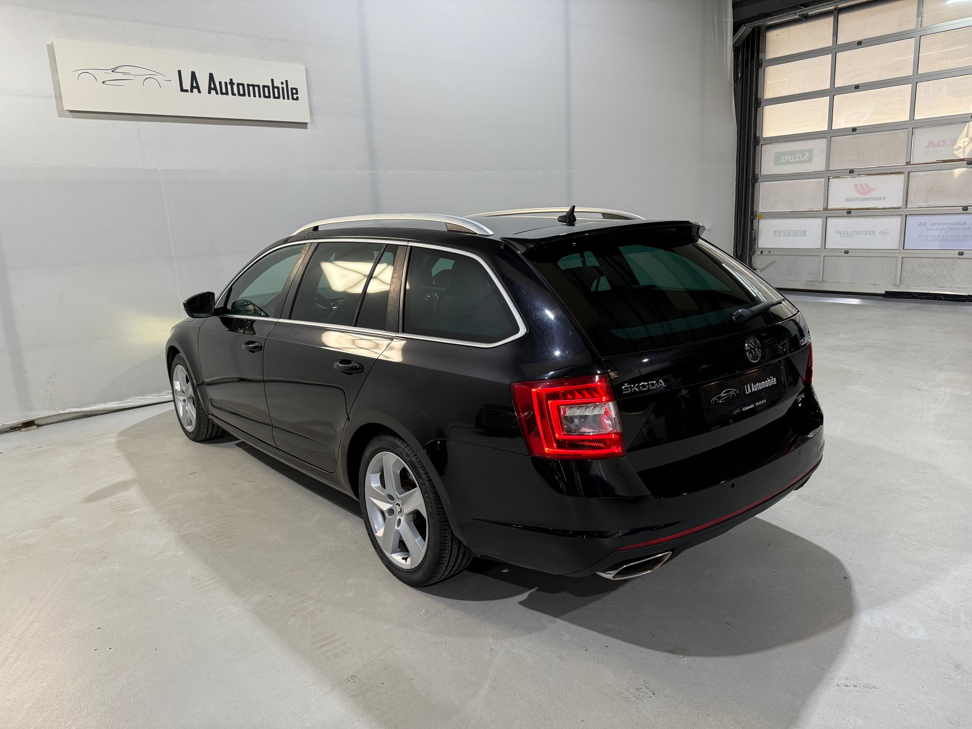SKODA Octavia Combi 2.0 TDI RS DSG-image-9
