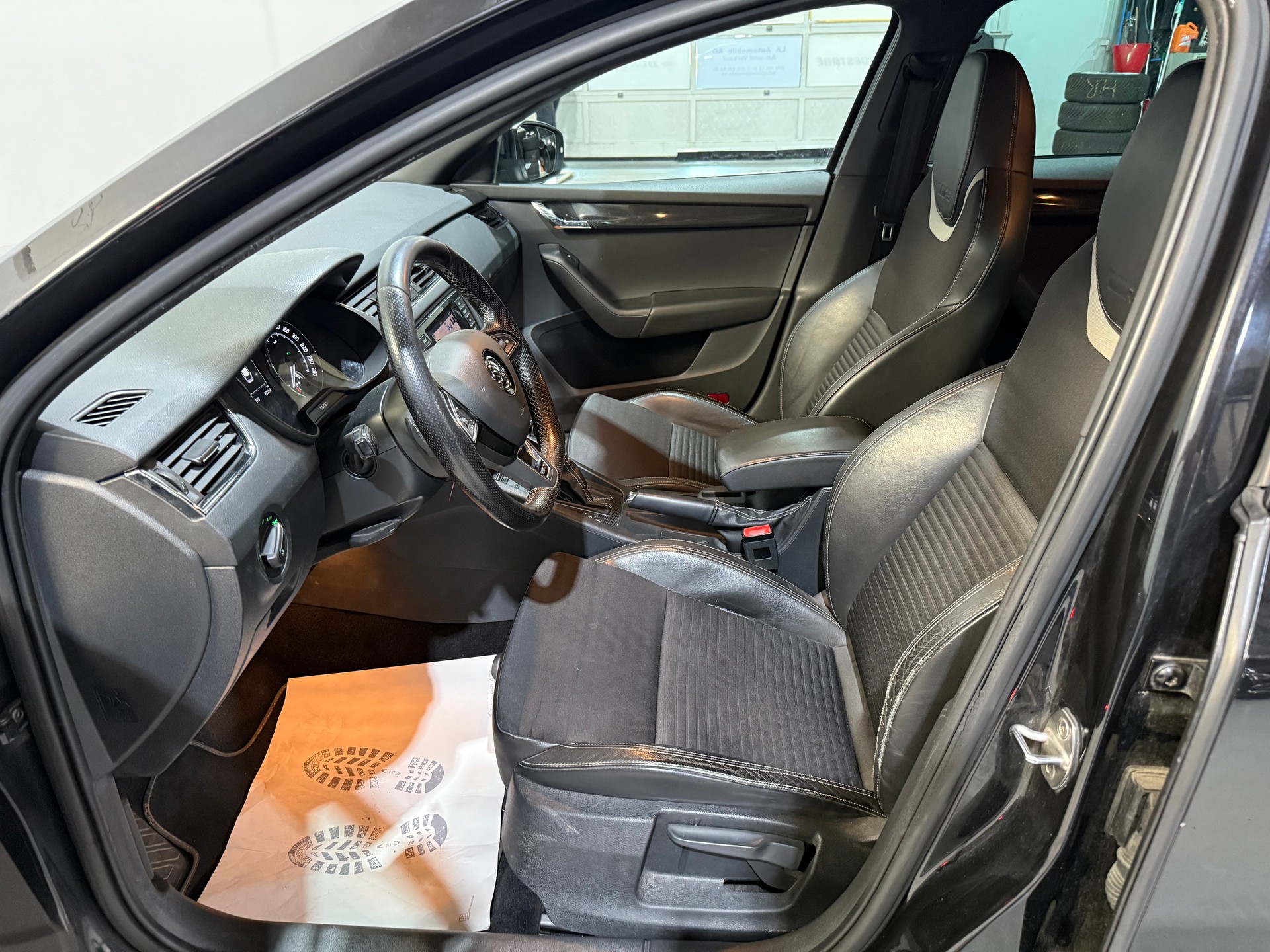 SKODA Octavia Combi 2.0 TDI RS DSG-image-11