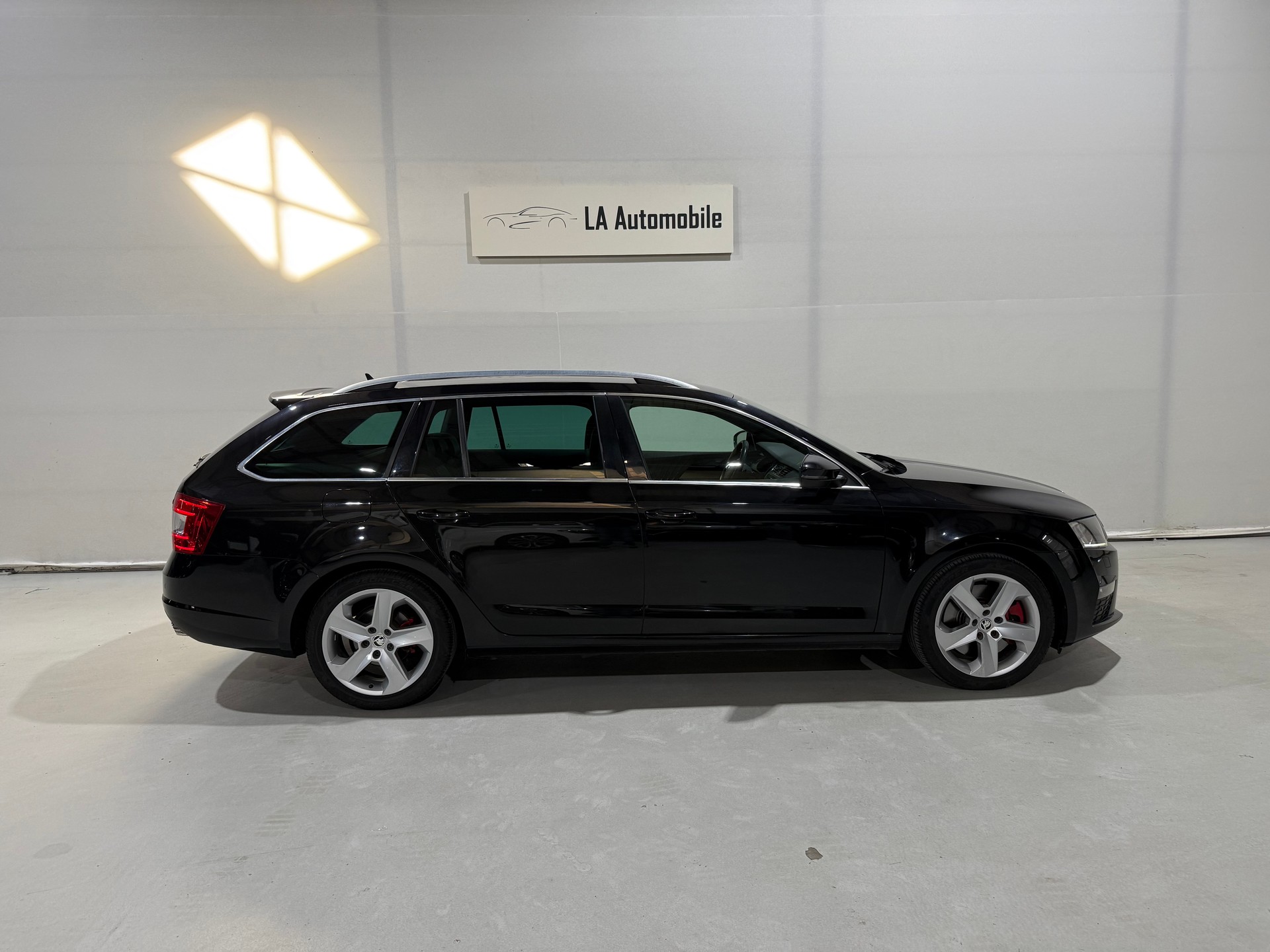 SKODA Octavia Combi 2.0 TDI RS DSG-image-6