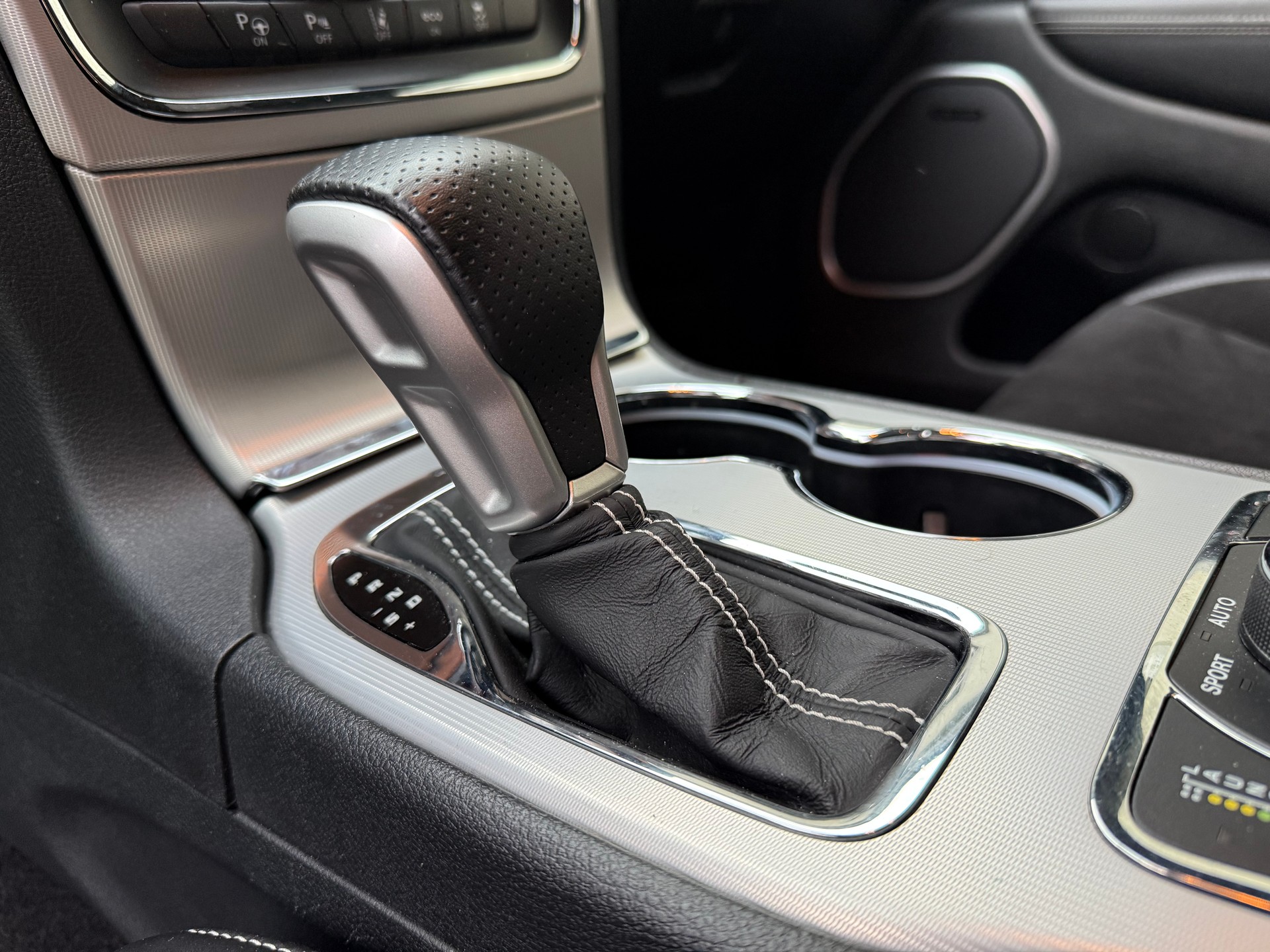 JEEP Grand Cherokee 6.4 V8 HEMI SRT8 Automatic-image-10