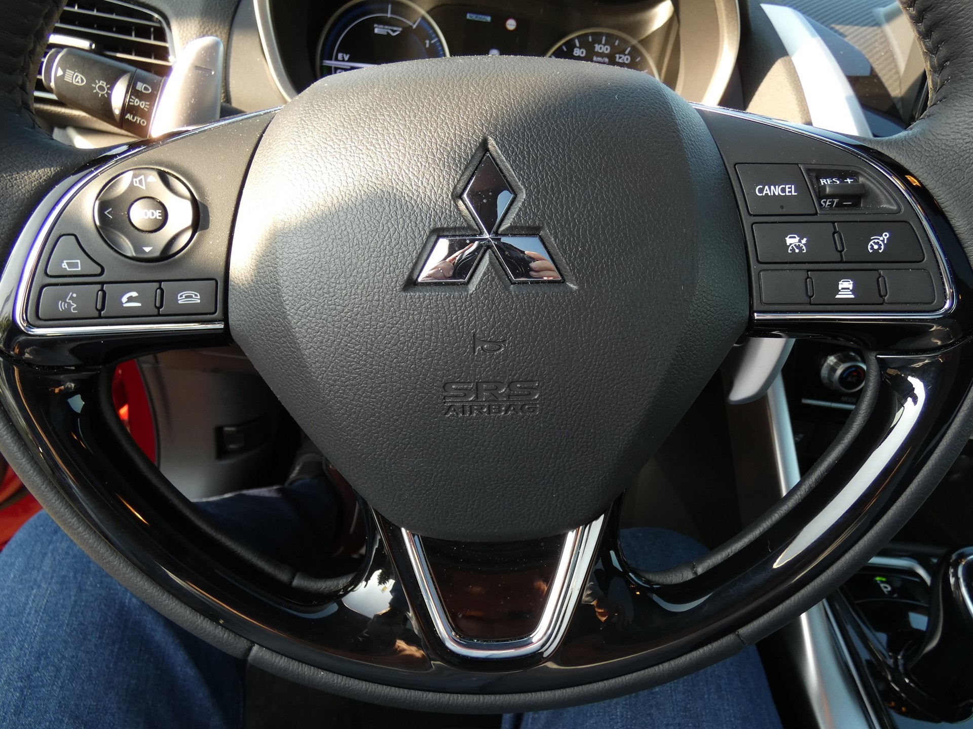 MITSUBISHI Eclipse Cross 2.4 PHEV Diamond 4WD-image-14