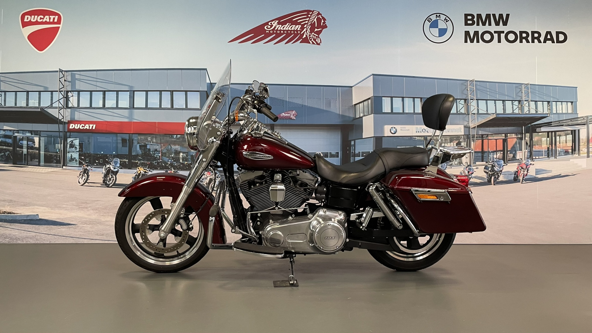HARLEY-DAVIDSON FLD 1690 Dyna Switchback-showroom-element-3