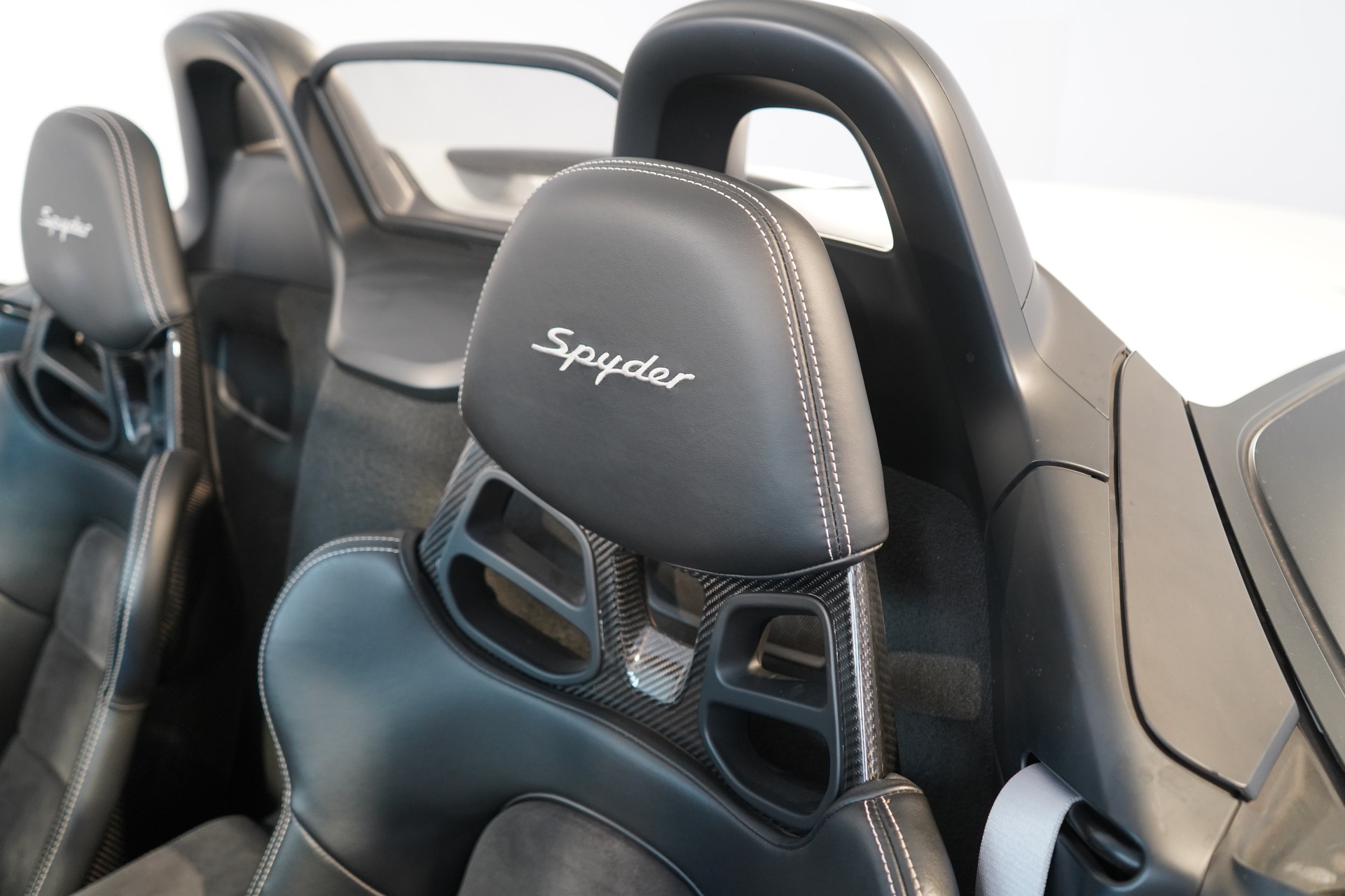PORSCHE 718 Boxster Spyder / CH-Fahrzeug-image-14