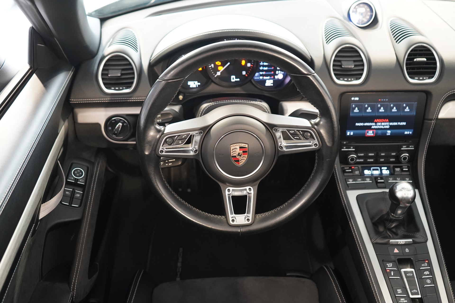PORSCHE 718 Boxster Spyder / CH-Fahrzeug-image-6