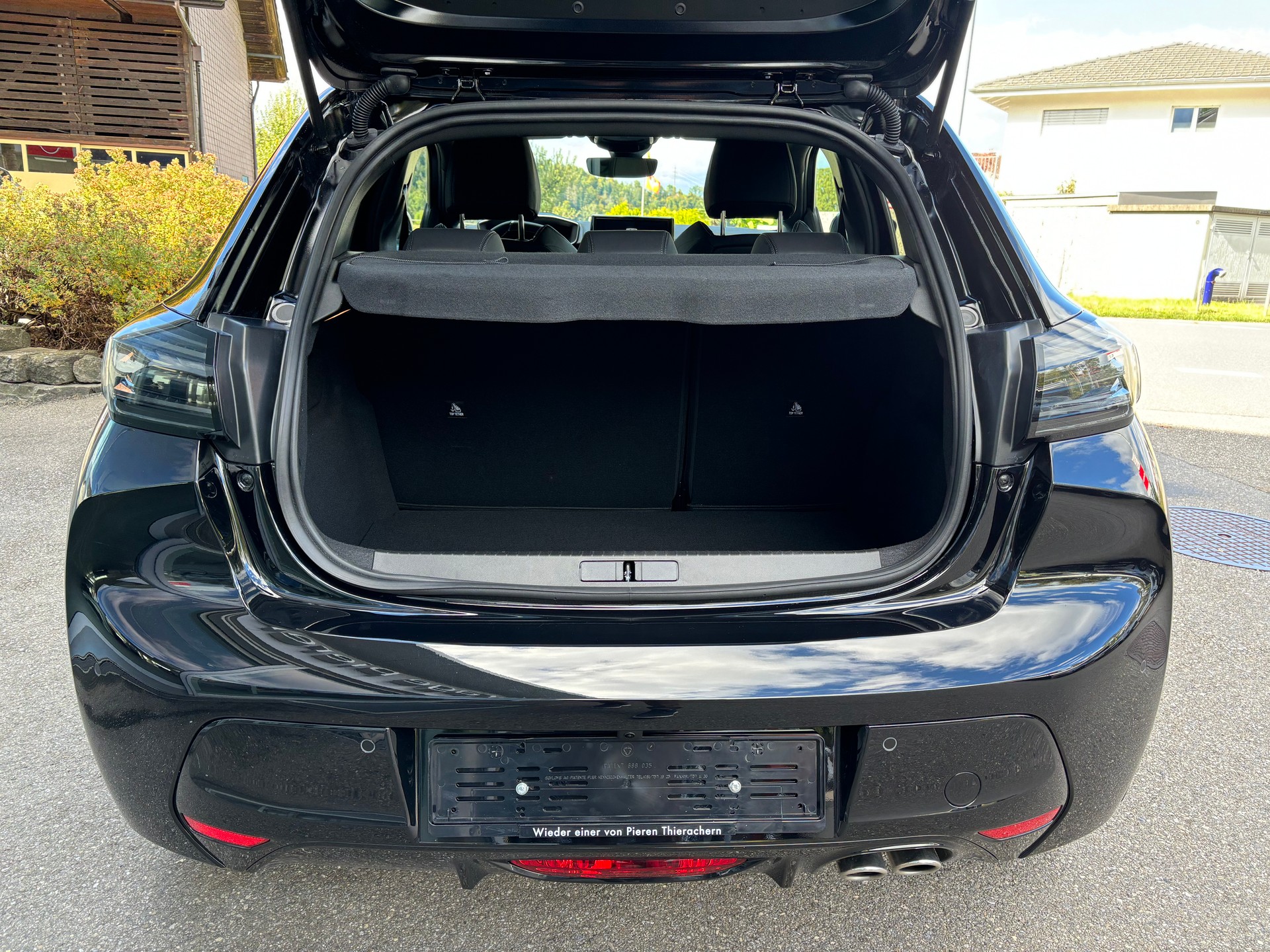 PEUGEOT 208 1.2 GT 136 Hybrid-image-4