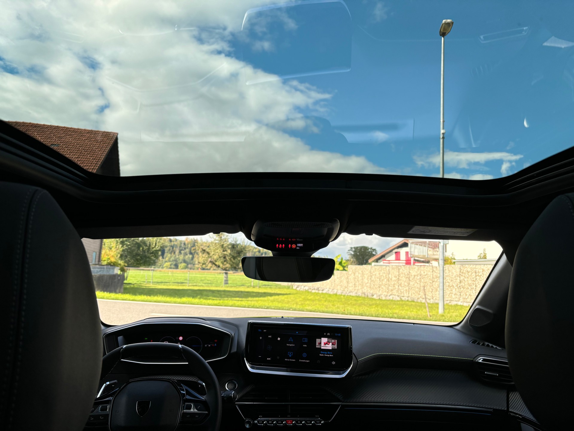 PEUGEOT 208 1.2 GT 136 Hybrid-image-10