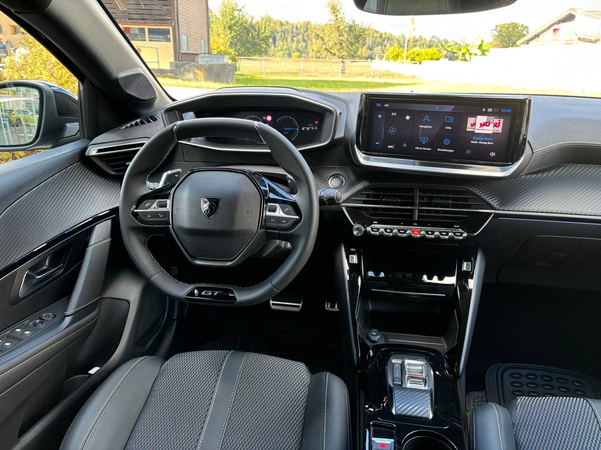 PEUGEOT 208 1.2 GT 136 Hybrid-image-9
