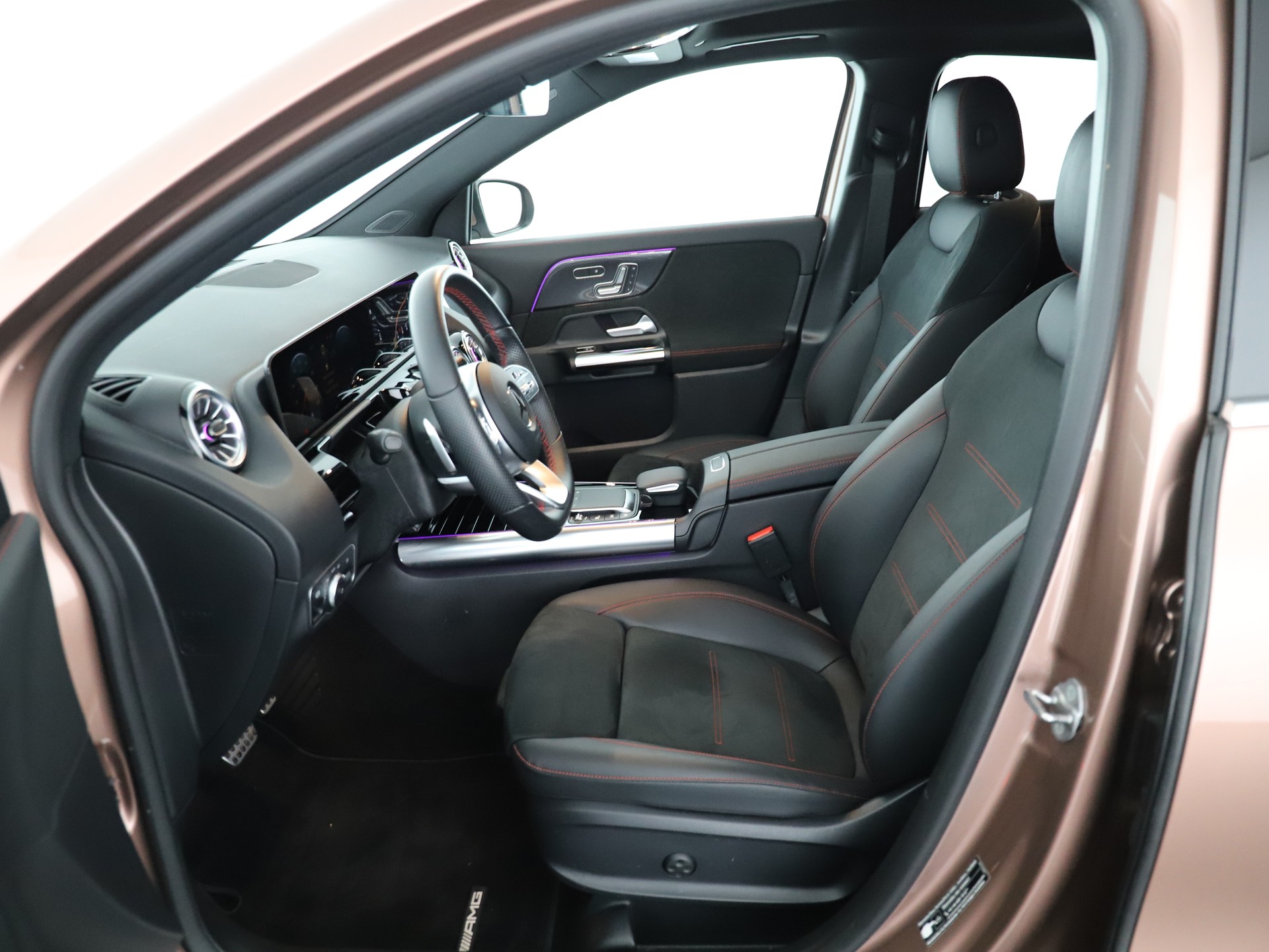 MERCEDES-BENZ GLA 250e AMG Line 8G-DCT-image-9