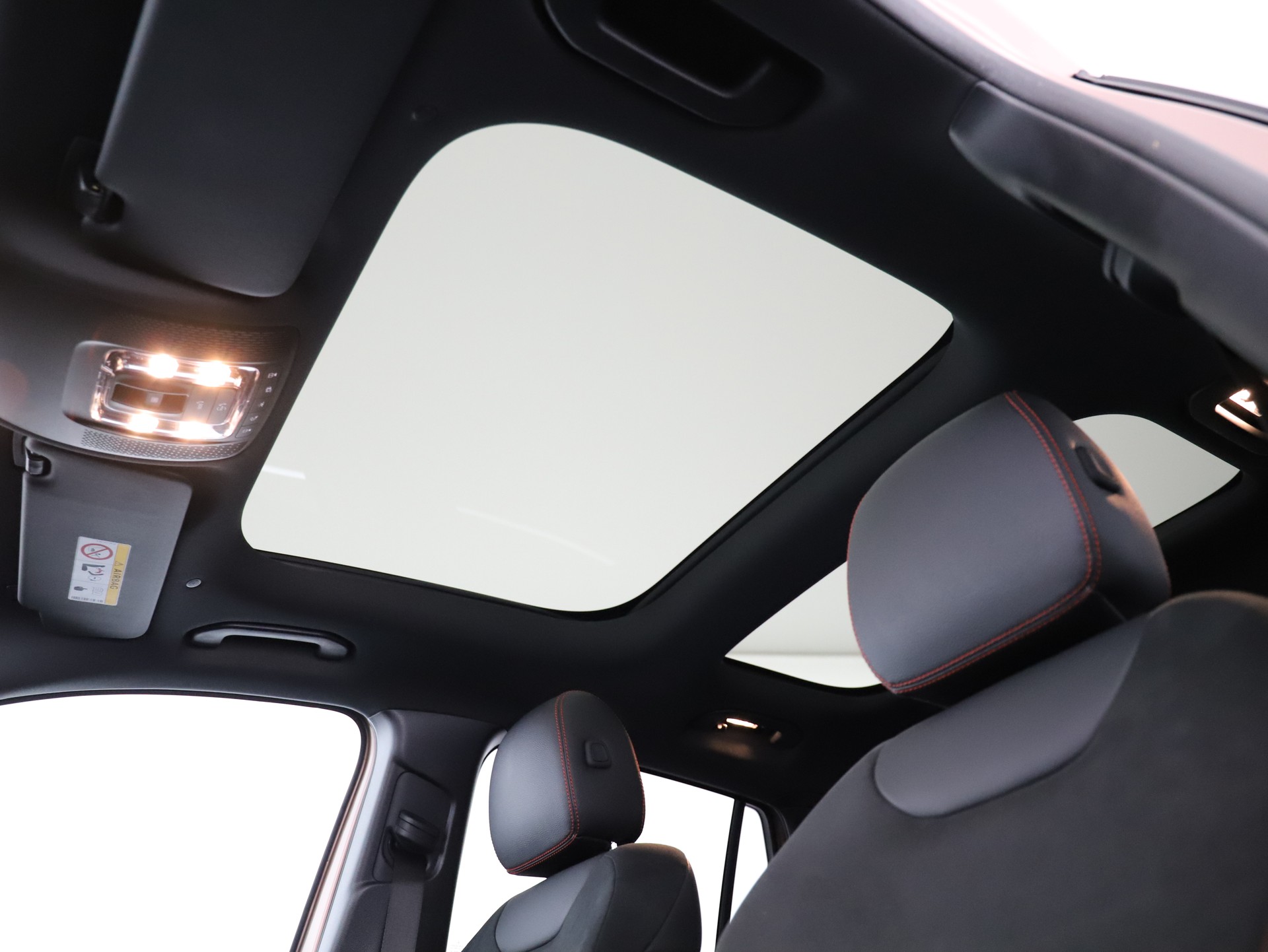 MERCEDES-BENZ GLA 250e AMG Line 8G-DCT-image-13