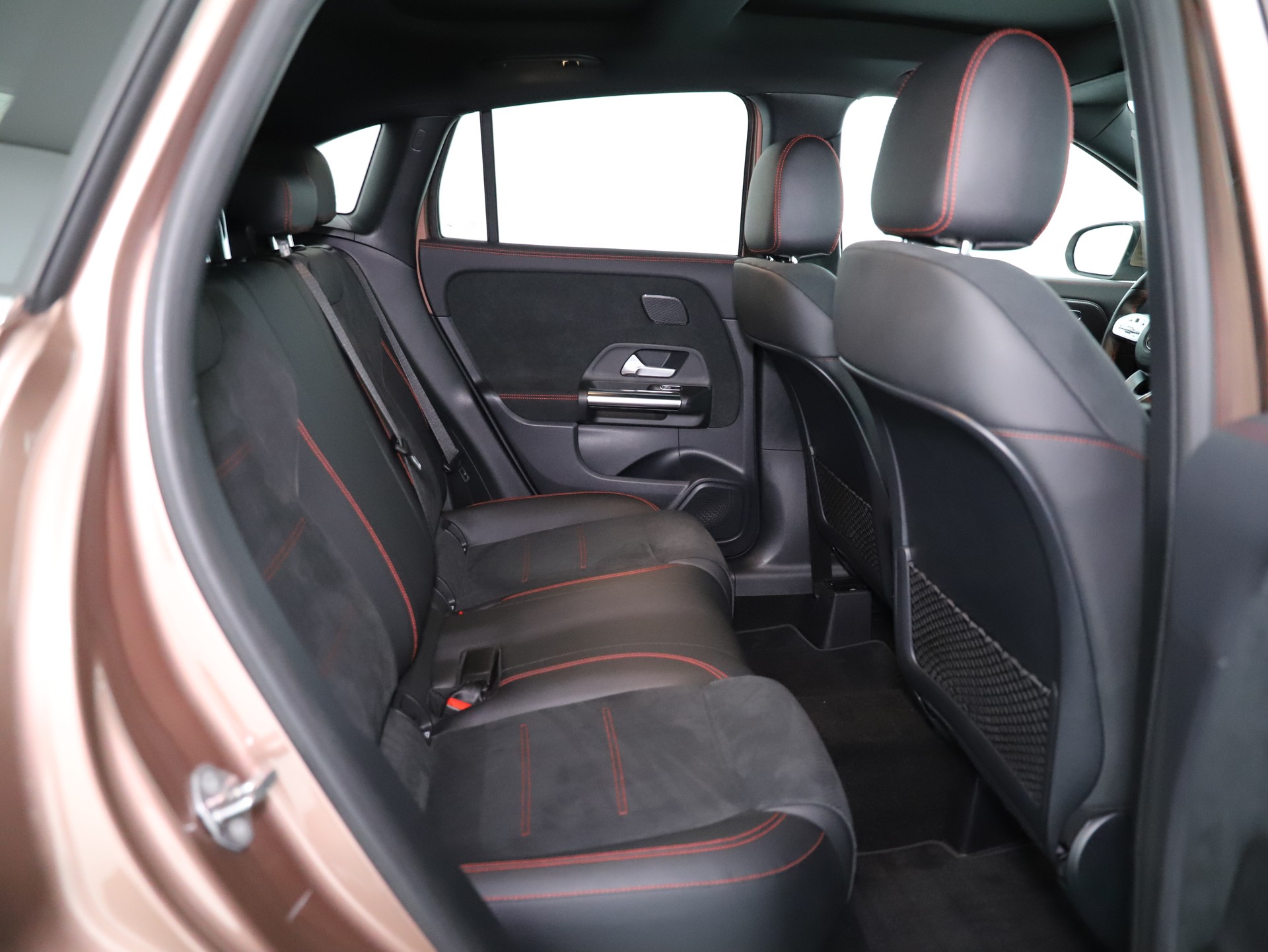 MERCEDES-BENZ GLA 250e AMG Line 8G-DCT-image-11