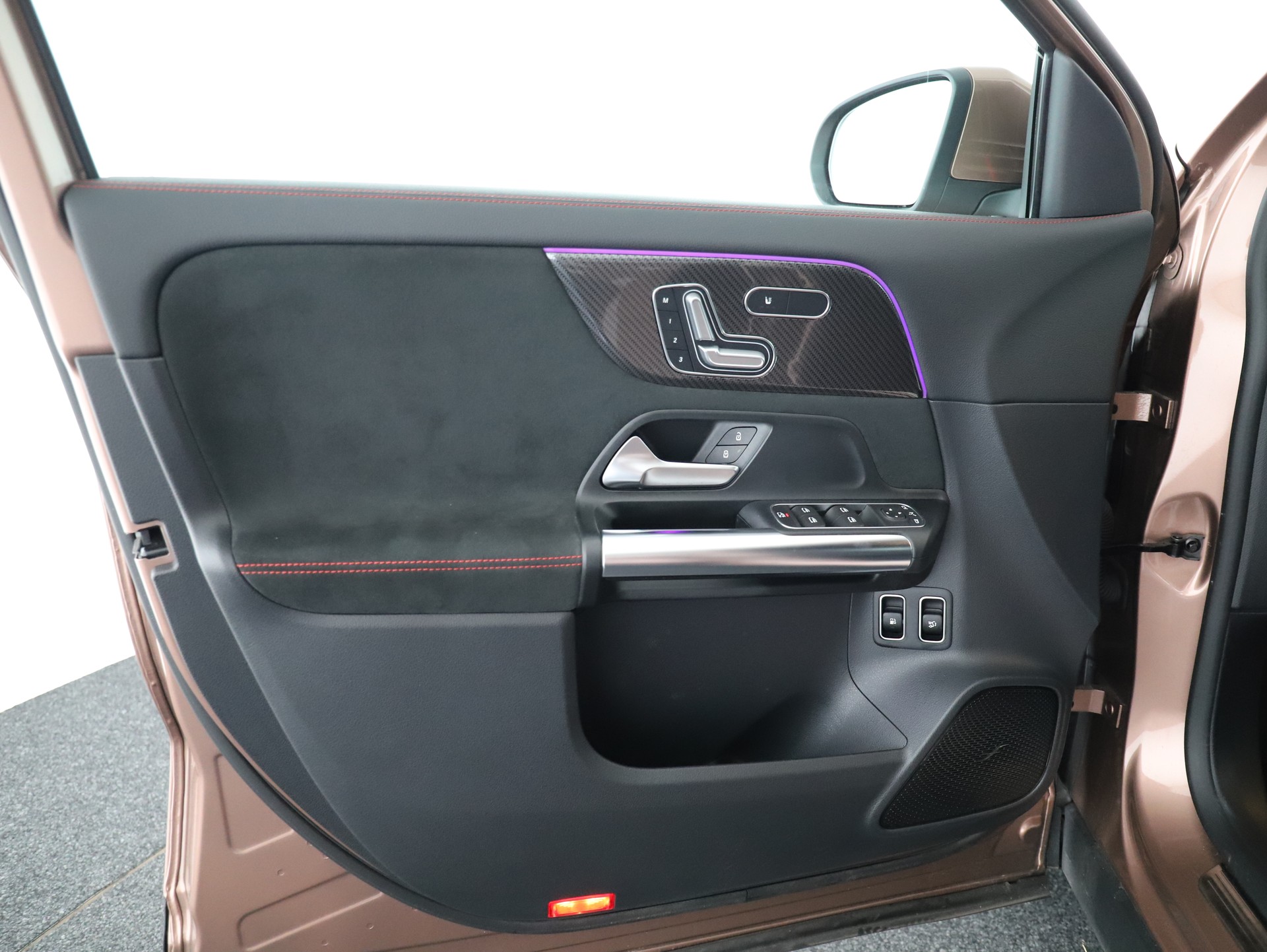 MERCEDES-BENZ GLA 250e AMG Line 8G-DCT-image-12