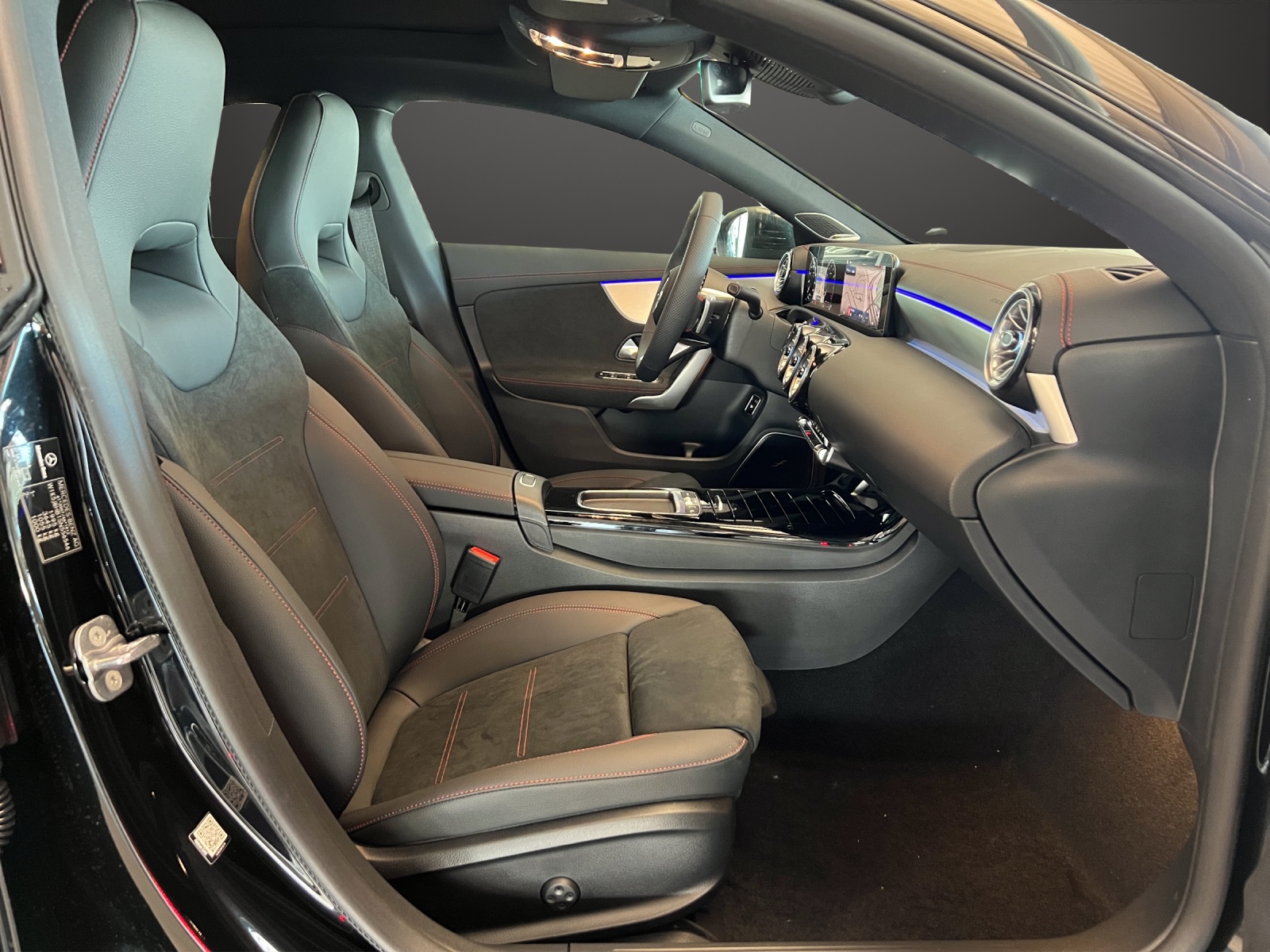 MERCEDES-BENZ CLA 200 7G-DCT-image-10