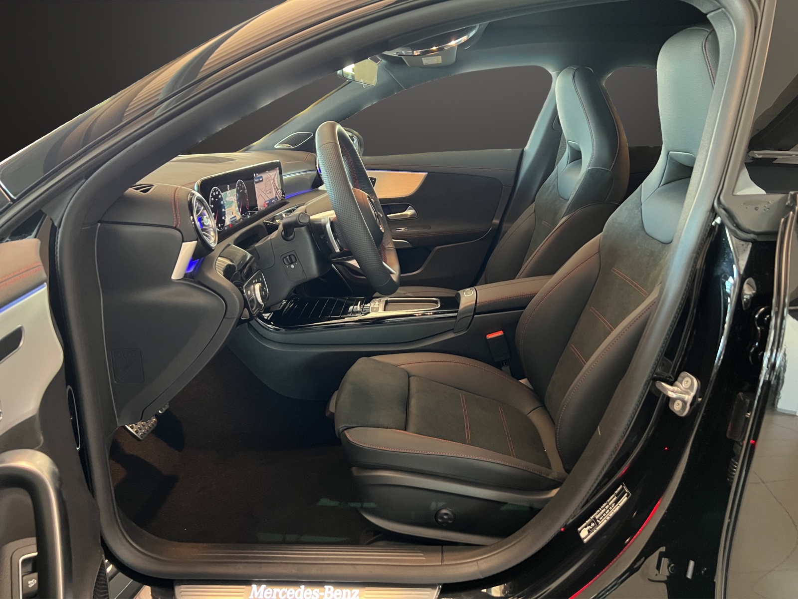 MERCEDES-BENZ CLA 200 7G-DCT-image-8