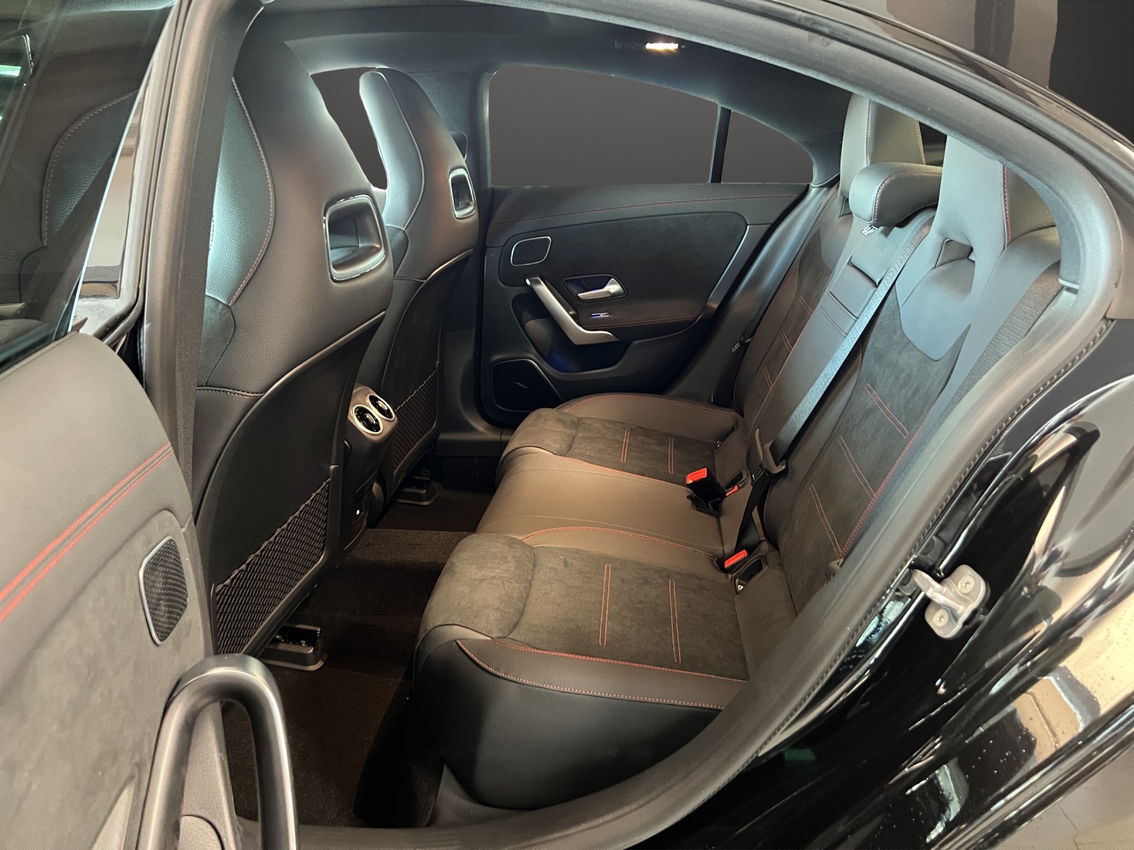 MERCEDES-BENZ CLA 200 7G-DCT-image-11