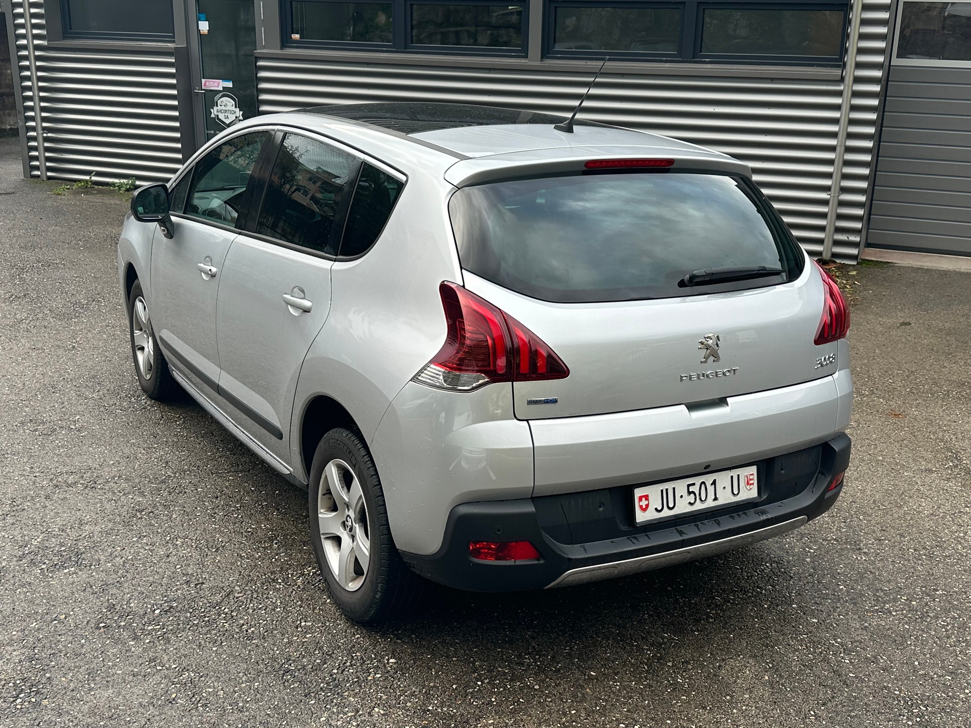 PEUGEOT 3008 2.0 Blue HDI Allure-image-2