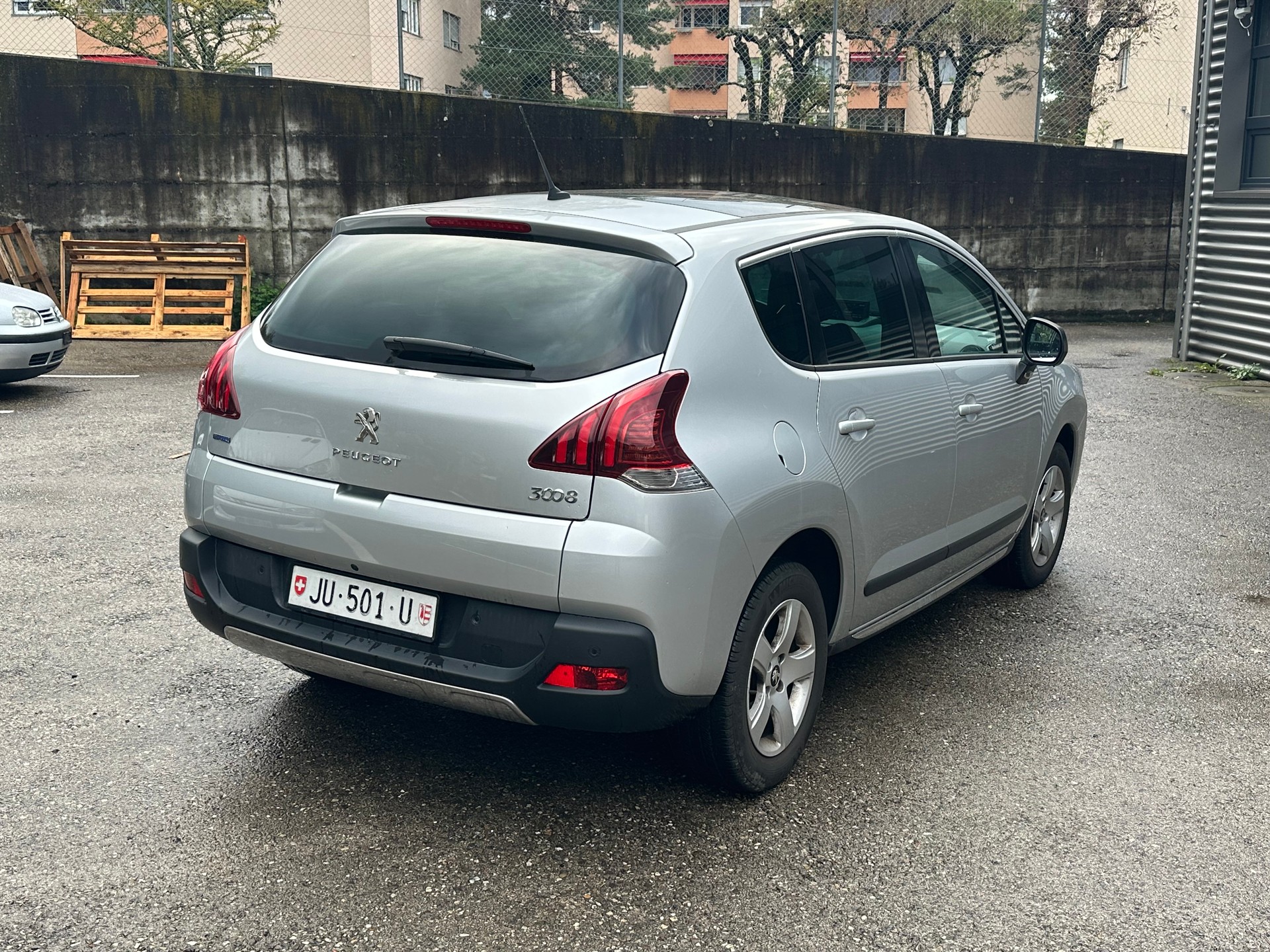 PEUGEOT 3008 2.0 Blue HDI Allure-image-4