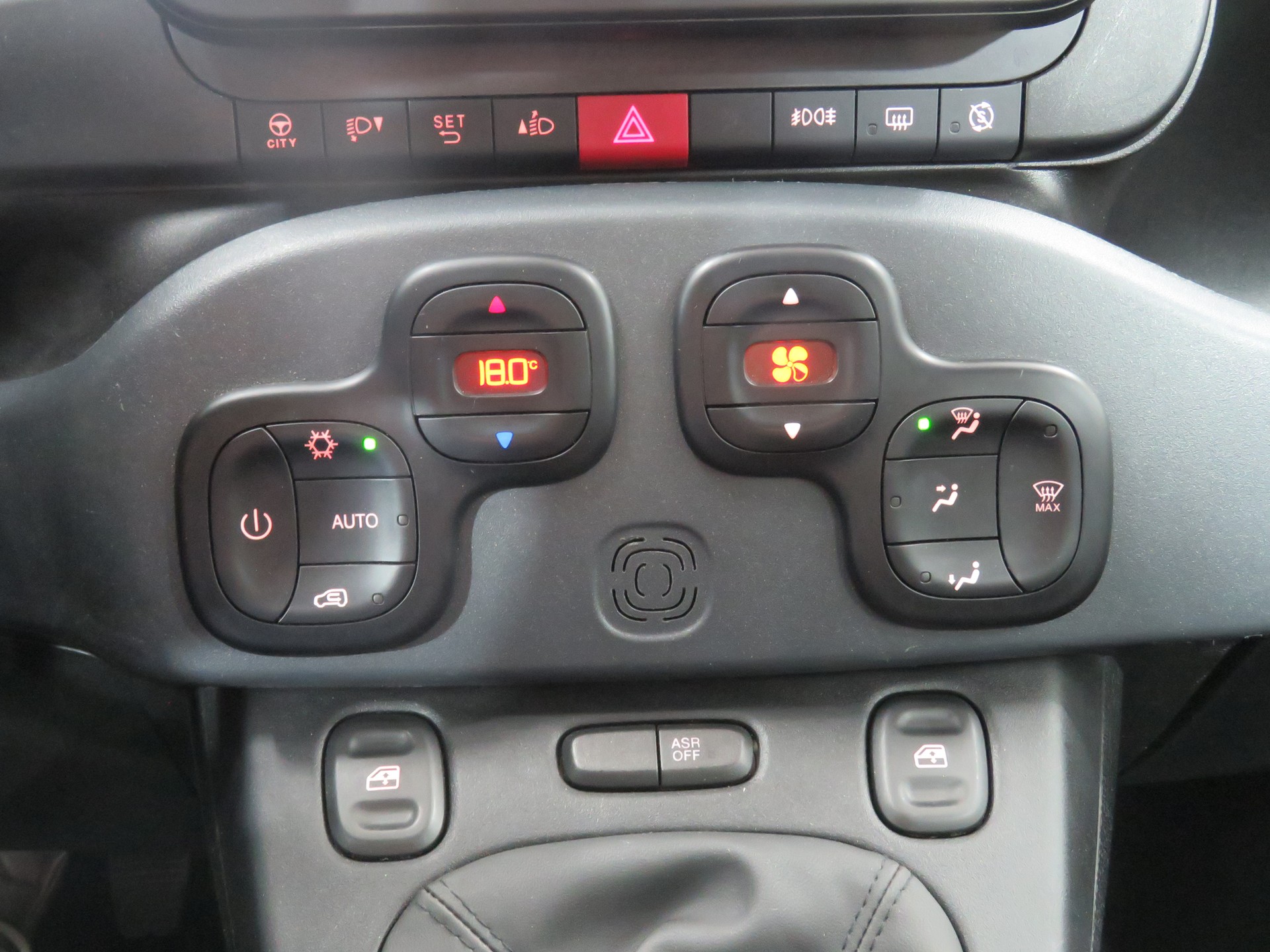 FIAT Panda 1.0 MHEV RED-image-16