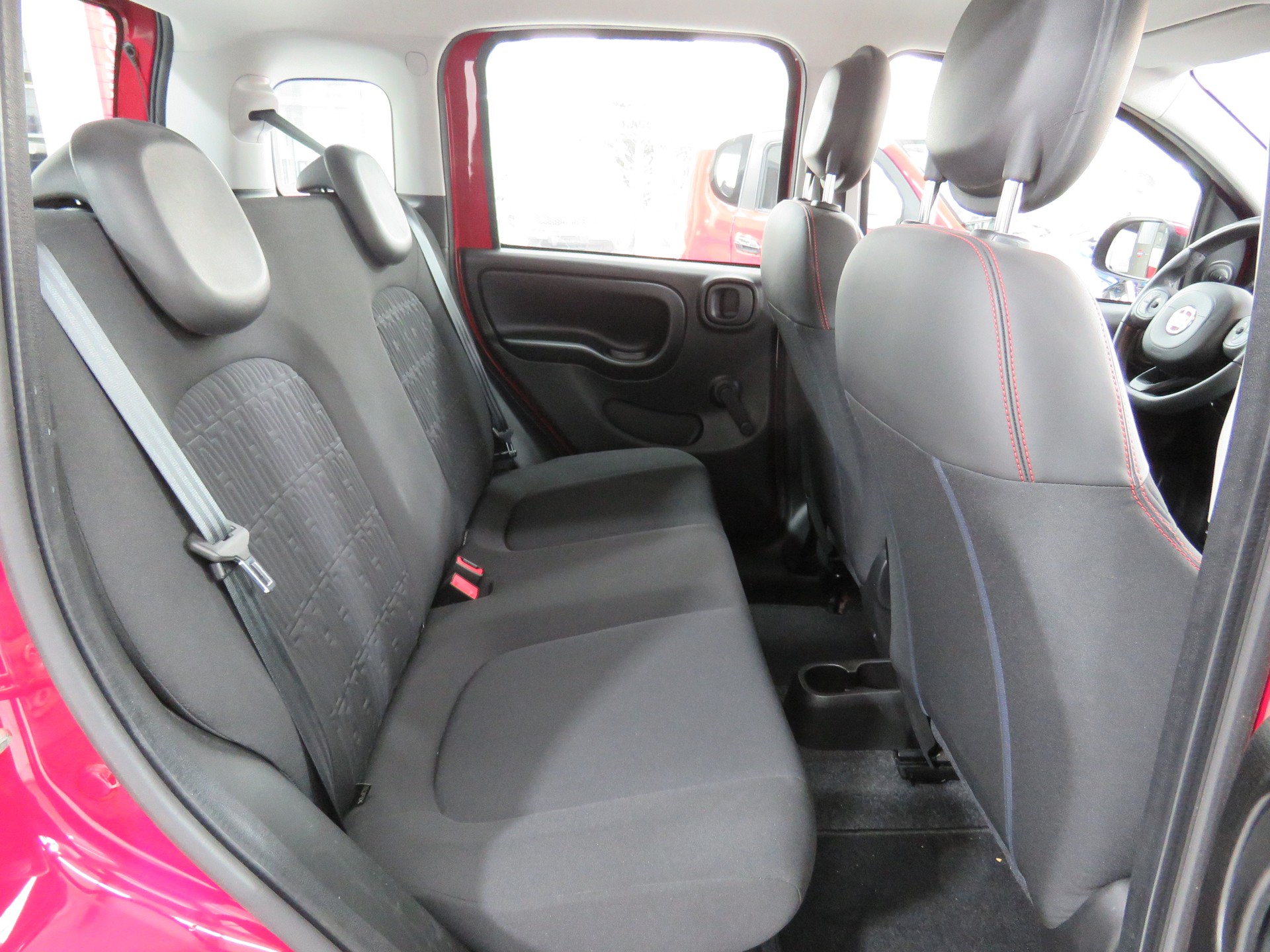 FIAT Panda 1.0 MHEV RED-image-9