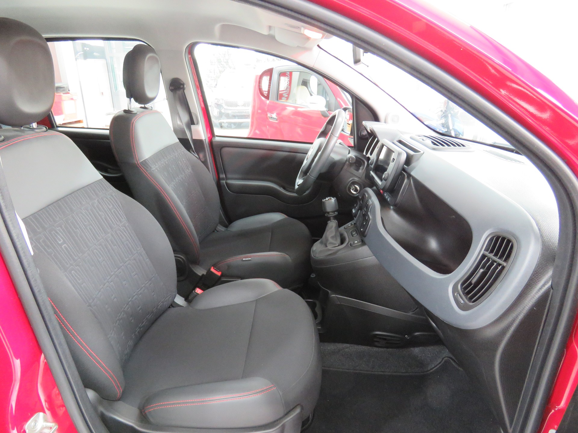FIAT Panda 1.0 MHEV RED-image-8
