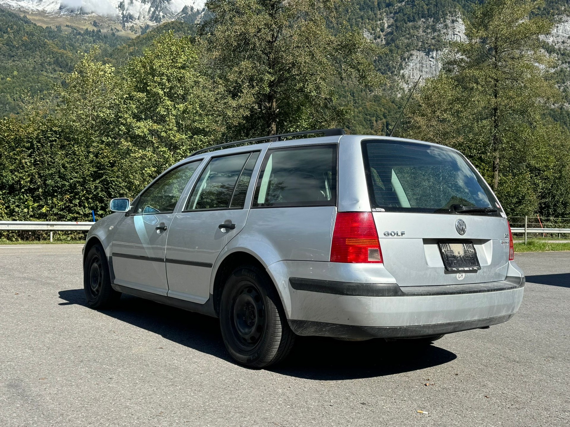 VW Golf Variant 2.0 Comfortline 4Motion-image-2