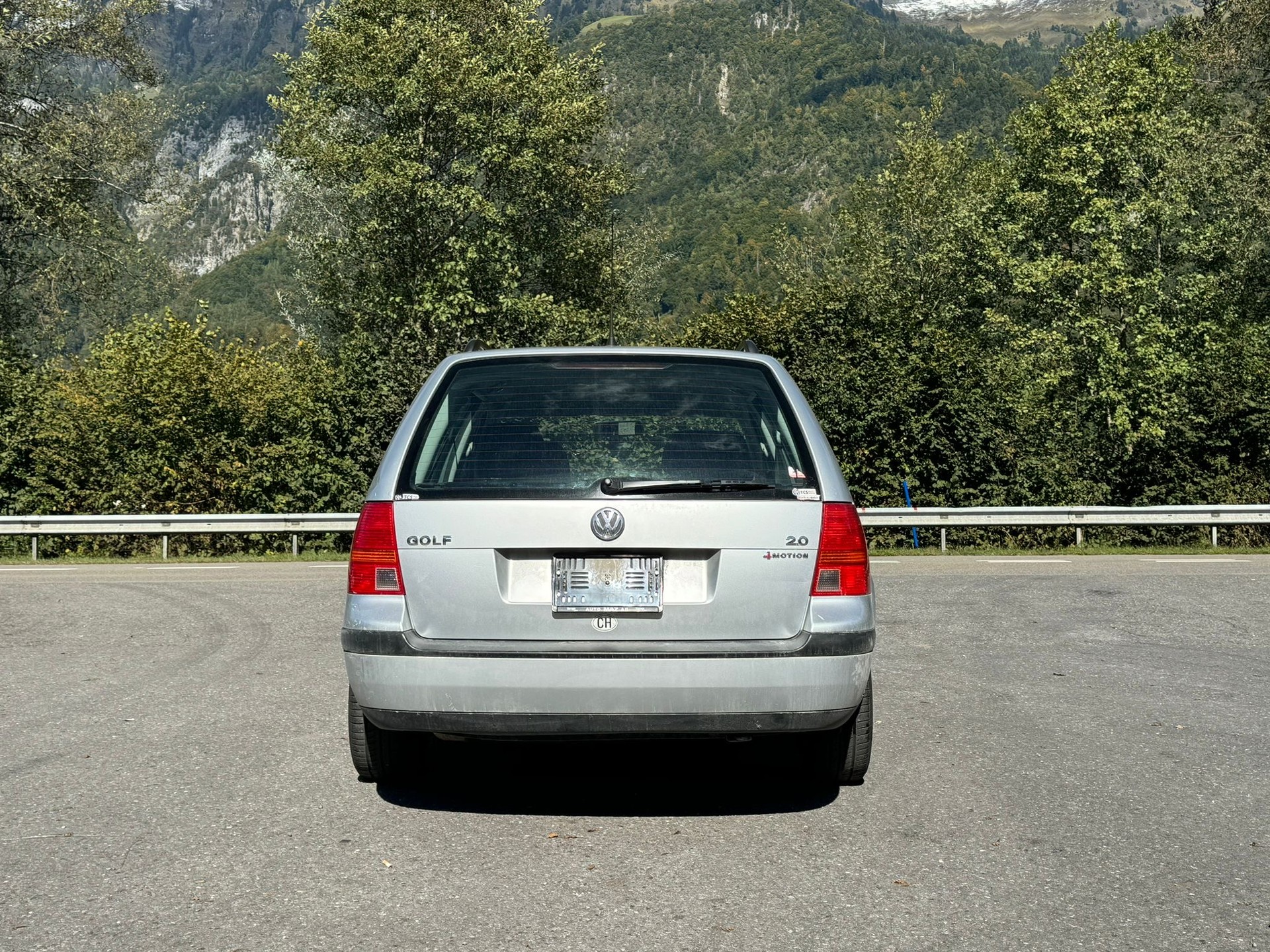 VW Golf Variant 2.0 Comfortline 4Motion-image-5